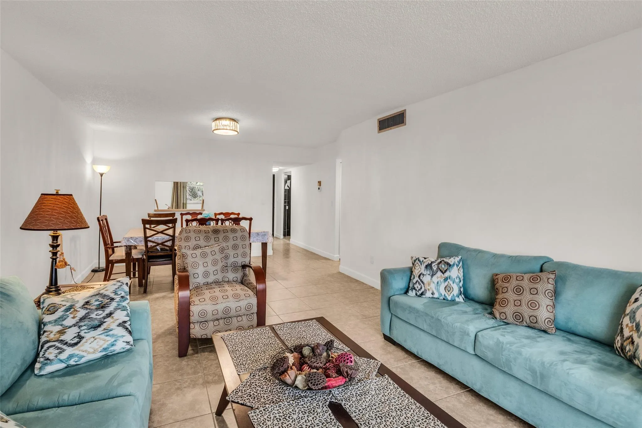 2840 Somerset Dr, #403