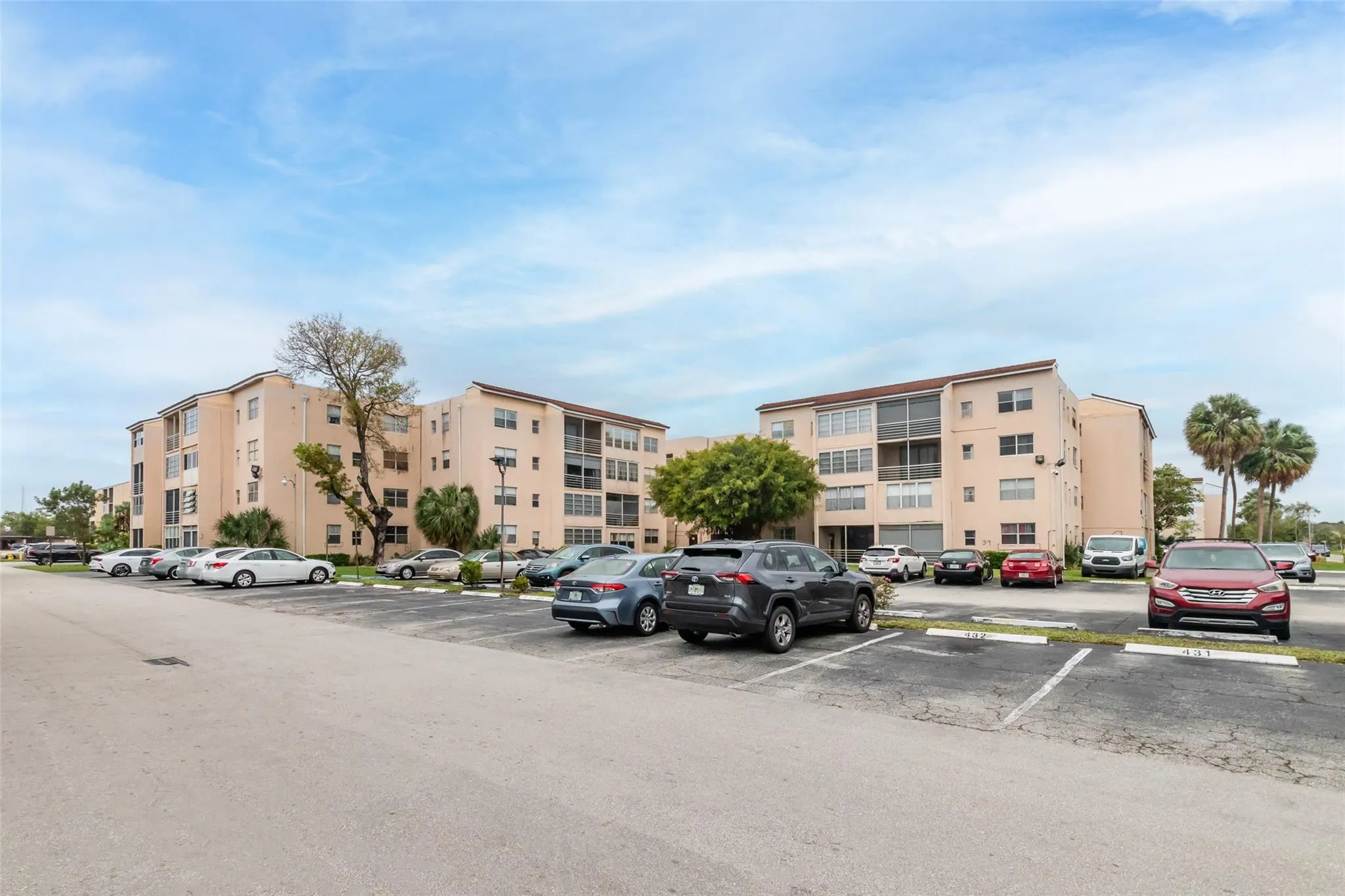 2840 Somerset Dr, #403