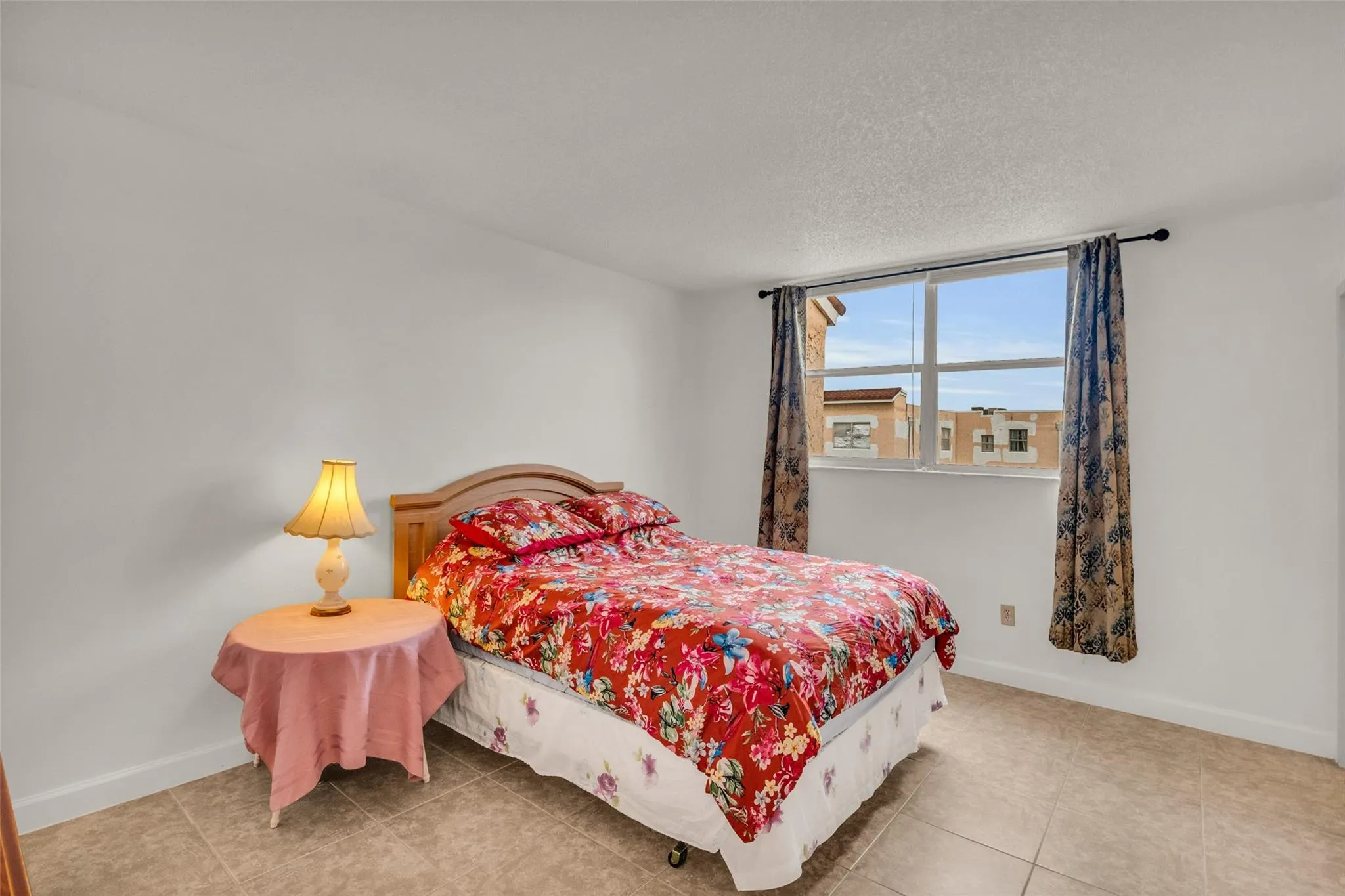 2840 Somerset Dr, #403