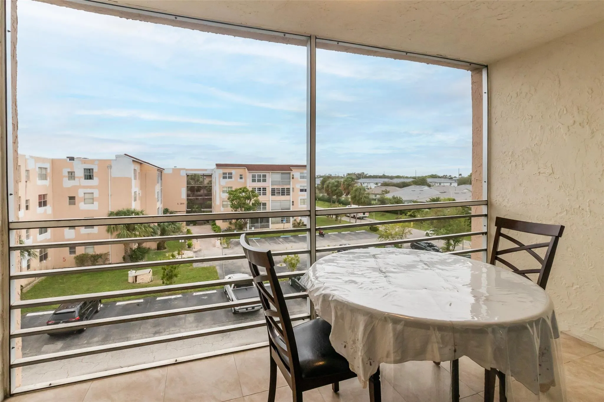 2840 Somerset Dr, #403