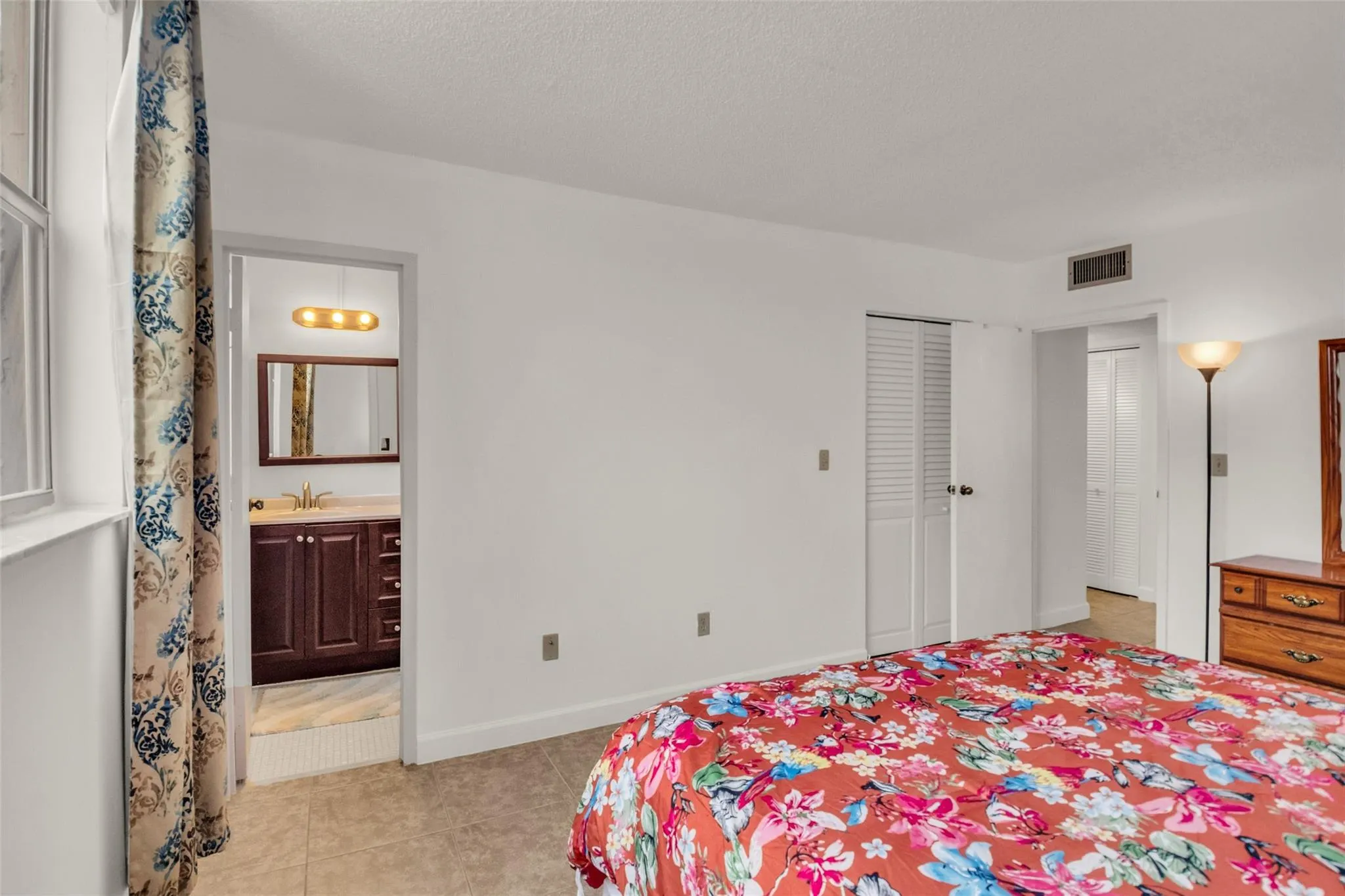 2840 Somerset Dr, #403