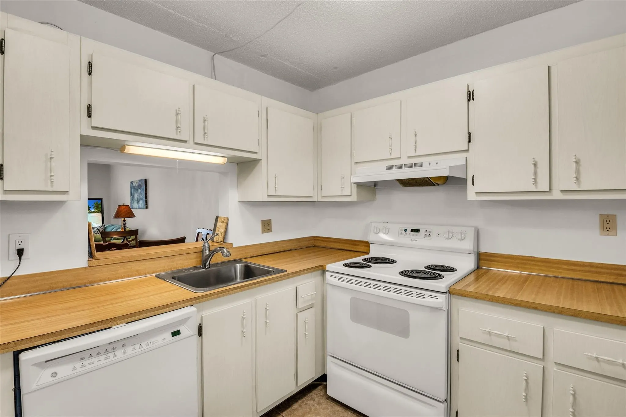 2840 Somerset Dr, #403