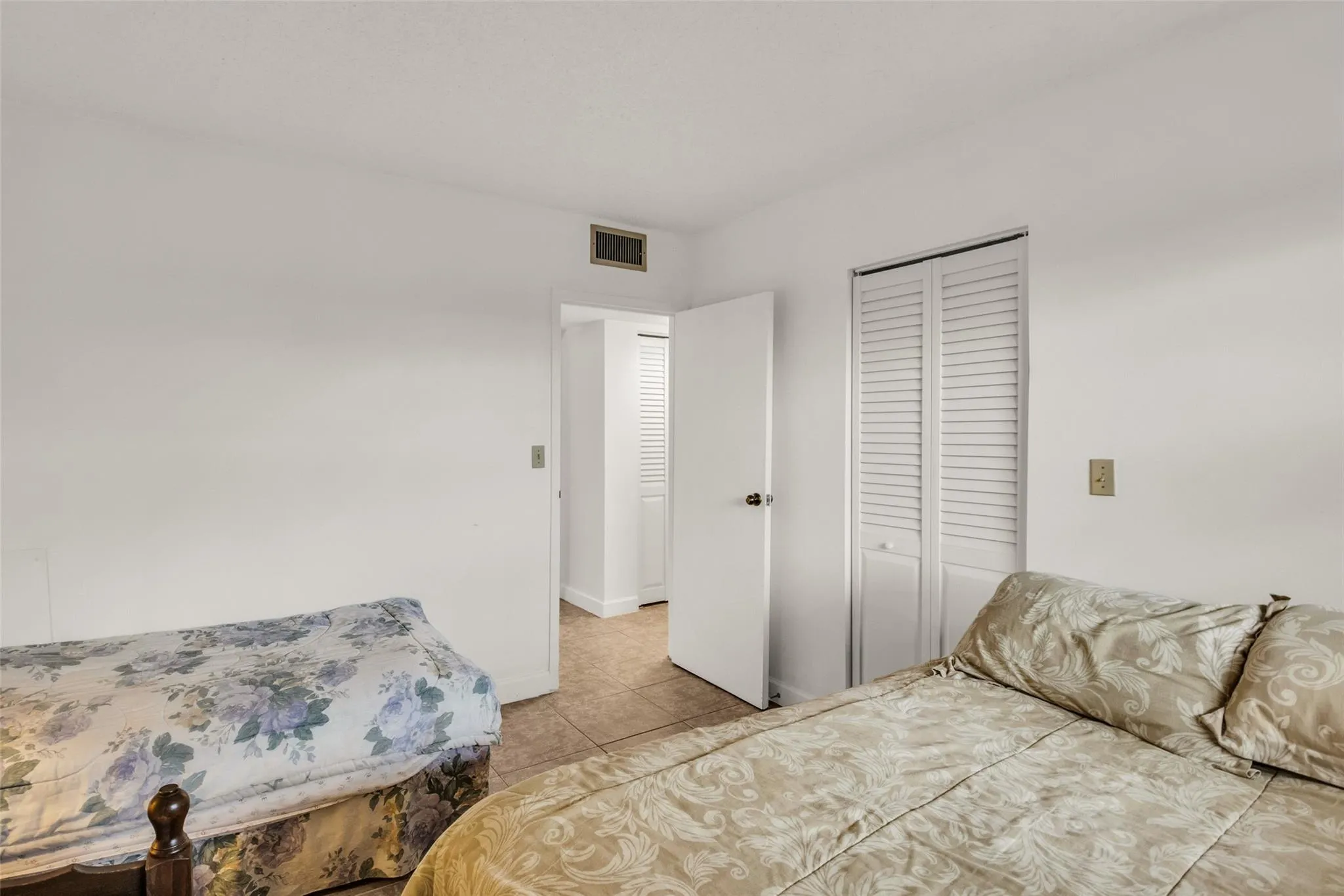 2840 Somerset Dr, #403