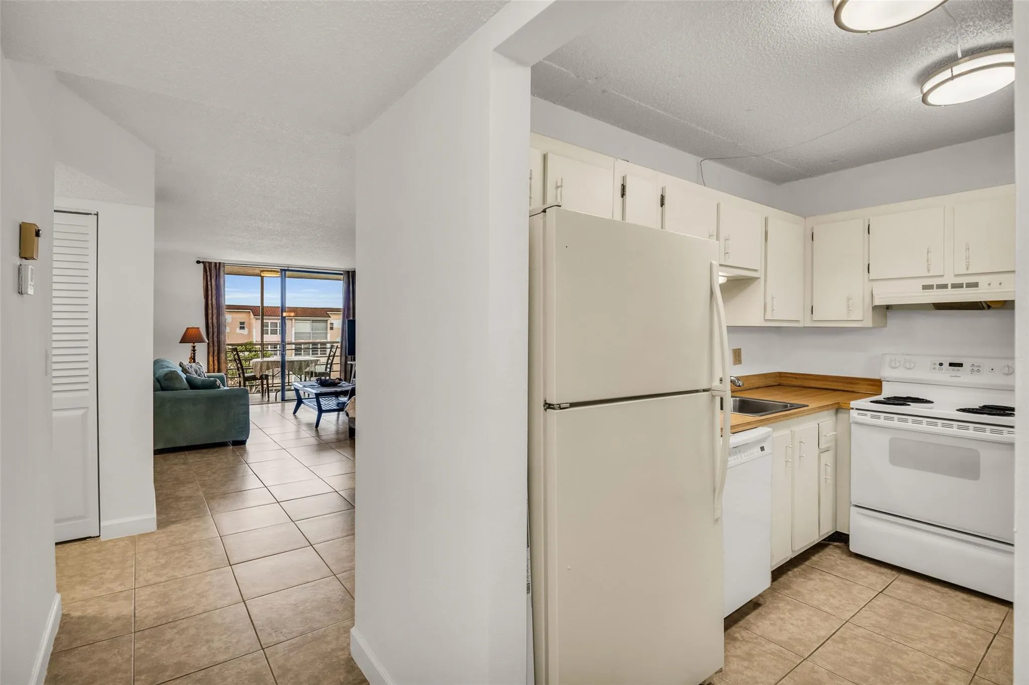 2840 Somerset Dr, #403