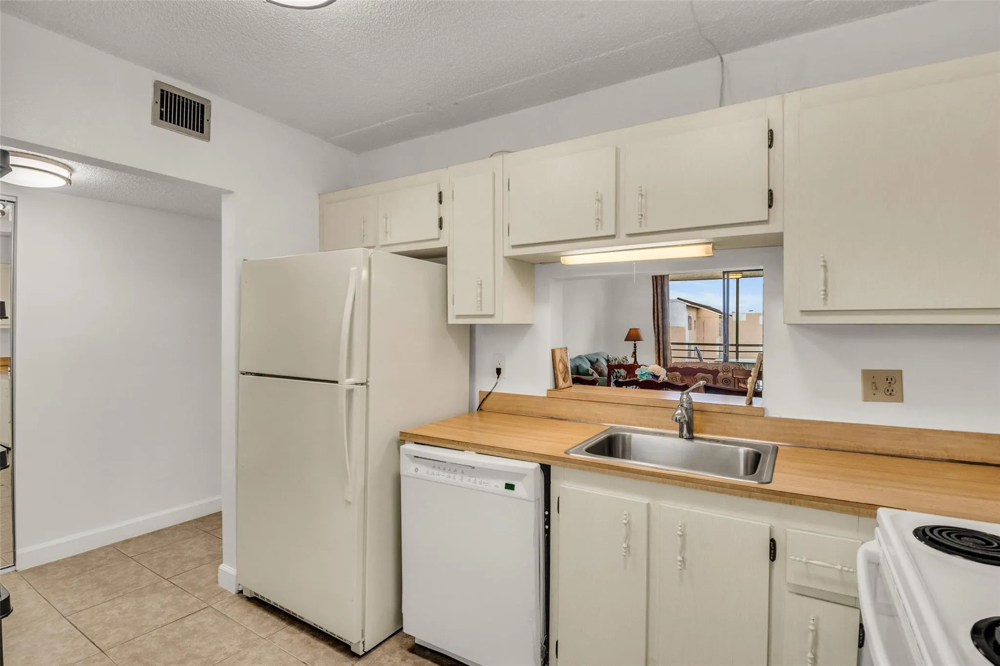 2840 Somerset Dr, #403