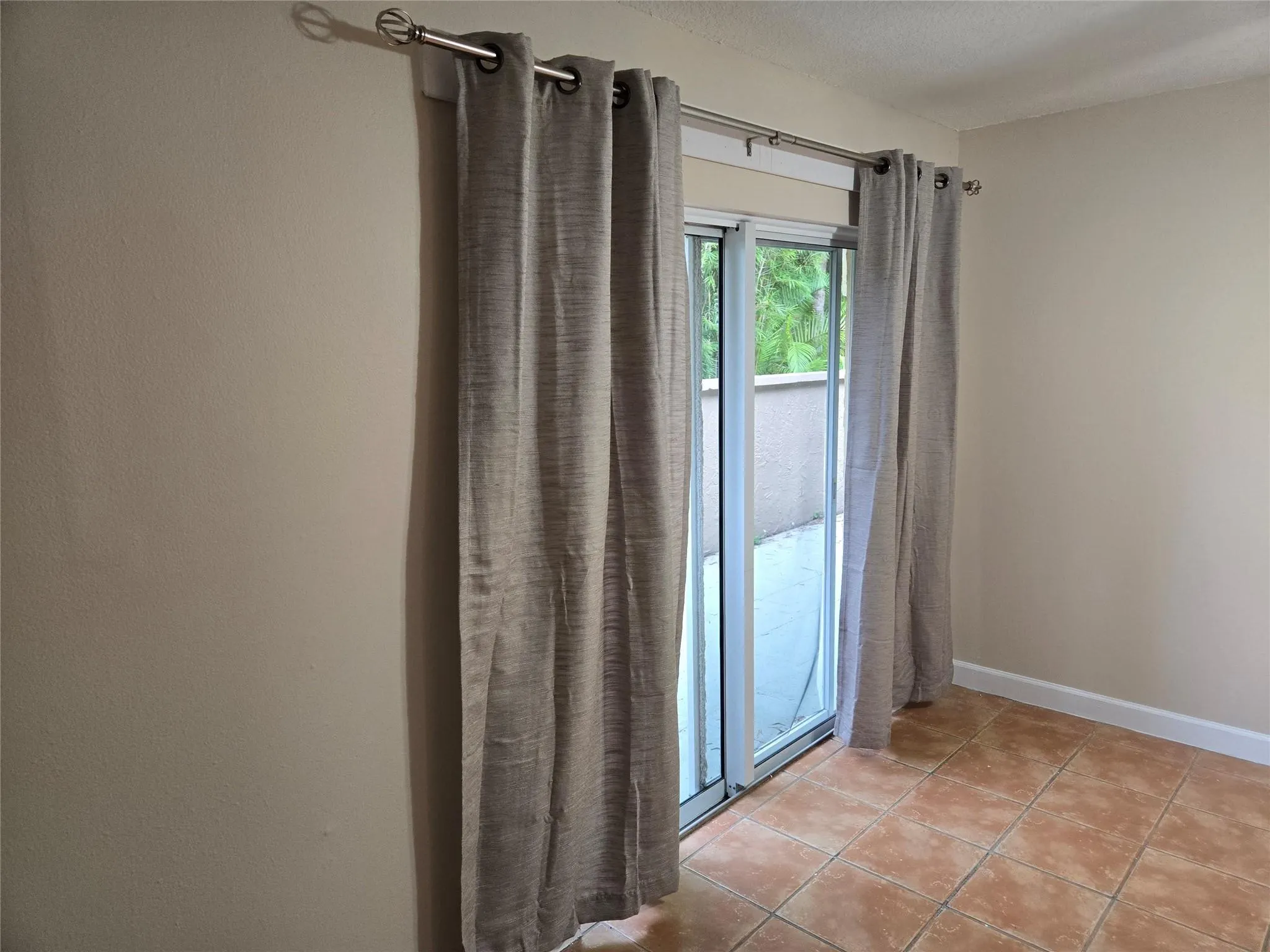 11210 NW 39th St