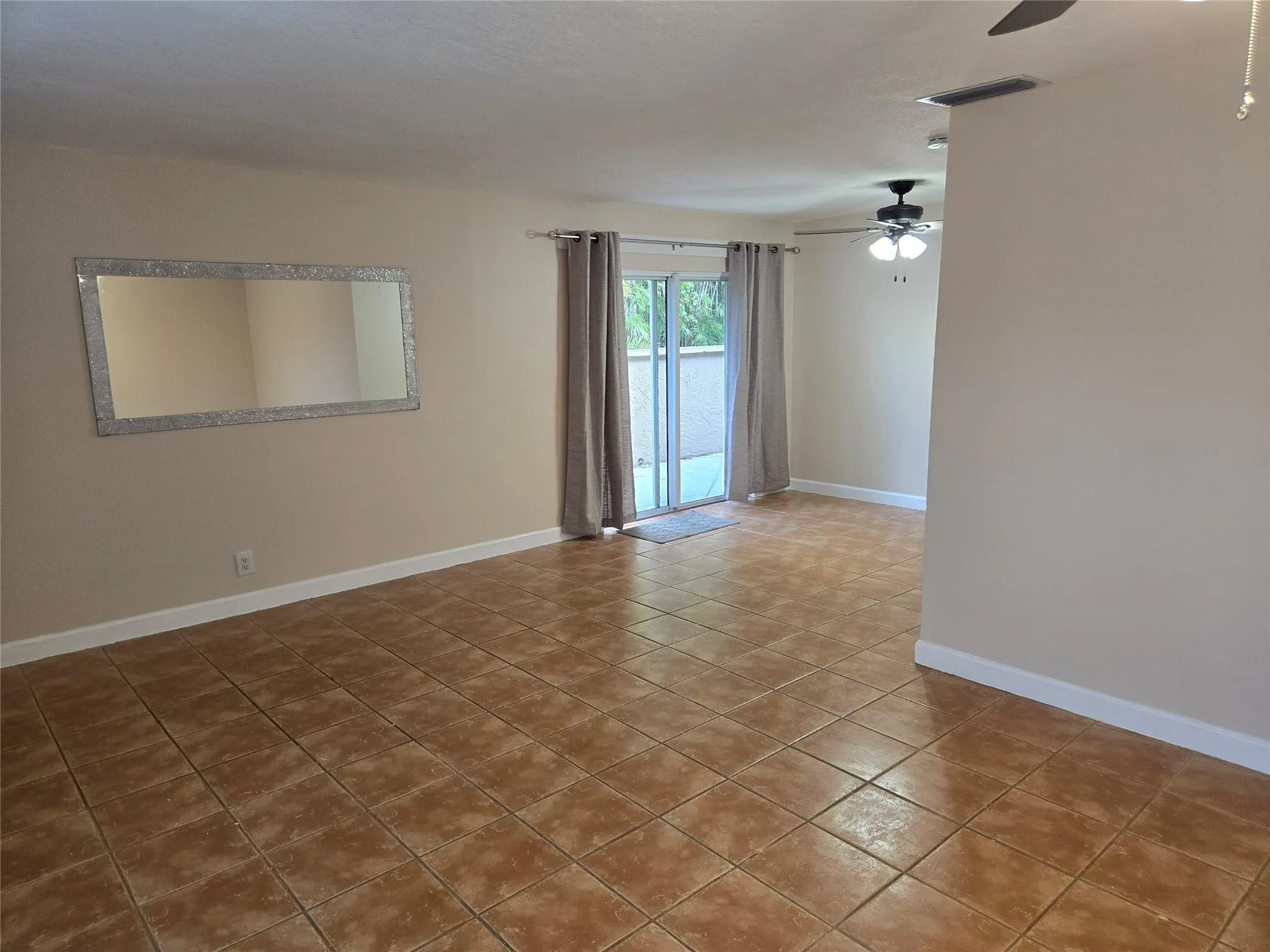 11210 NW 39th St