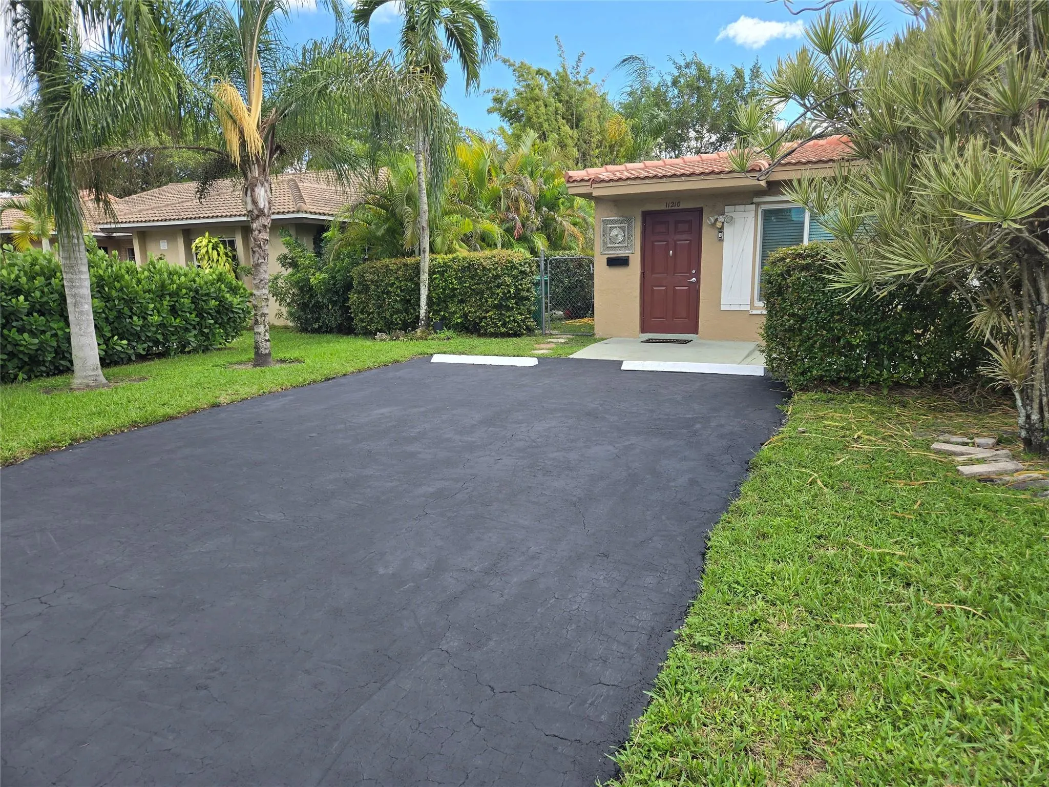 11210 NW 39th St