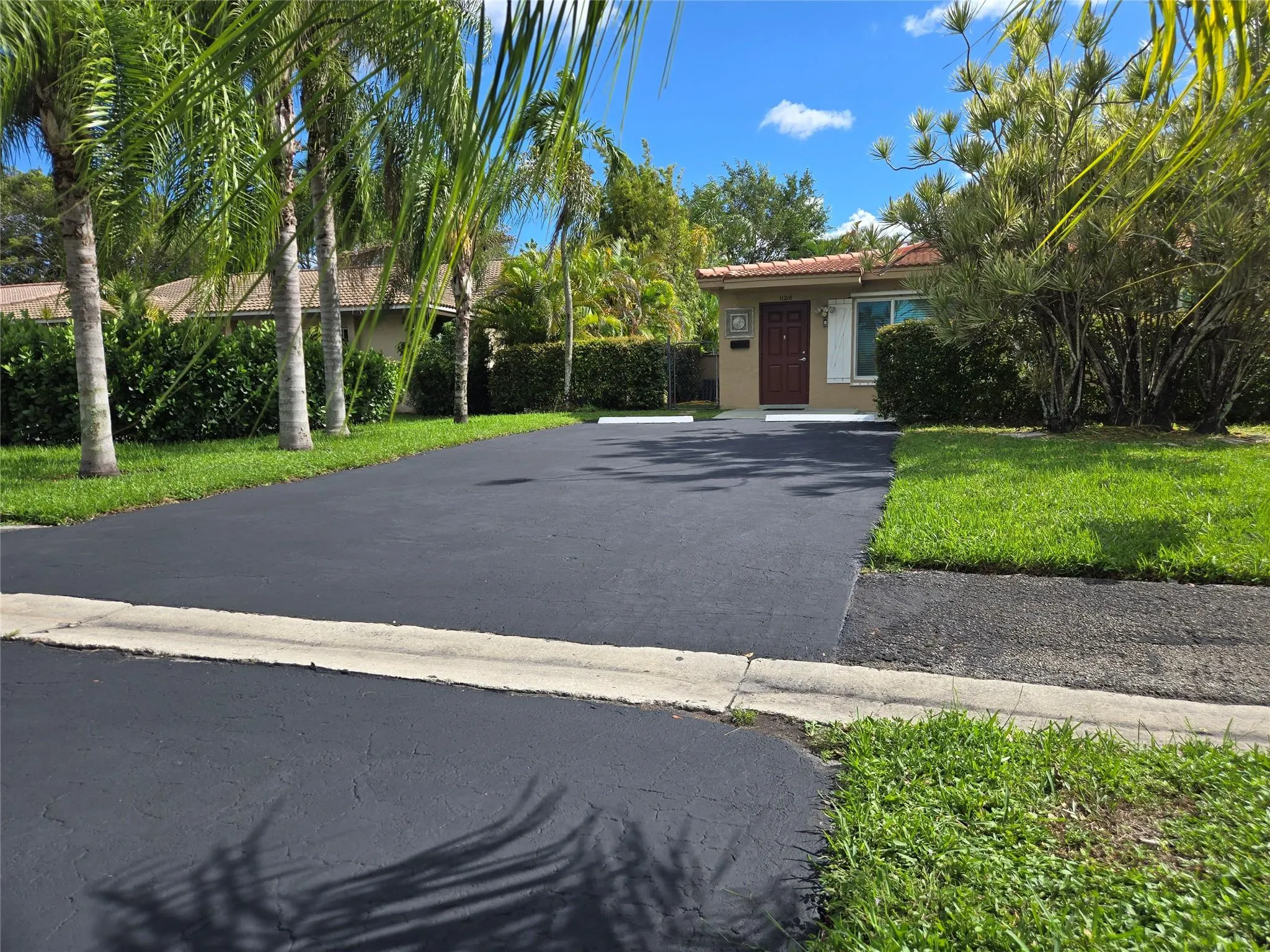 11210 NW 39th St