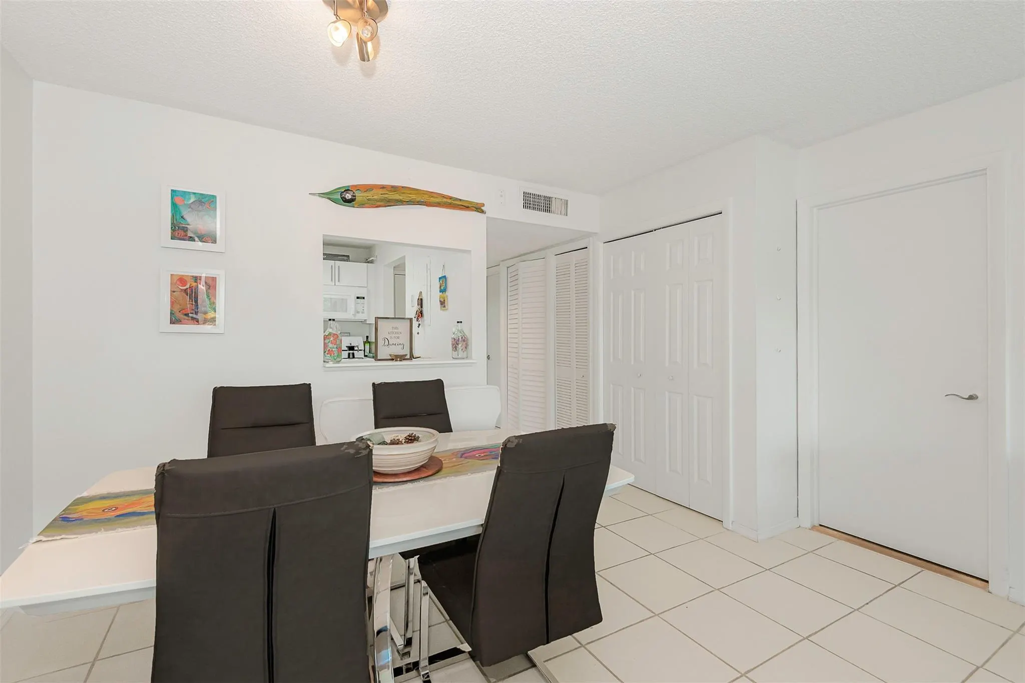 100 Lakeview Dr, #206