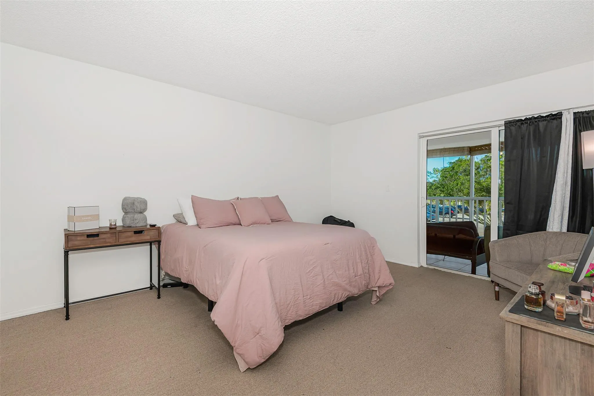 100 Lakeview Dr, #206
