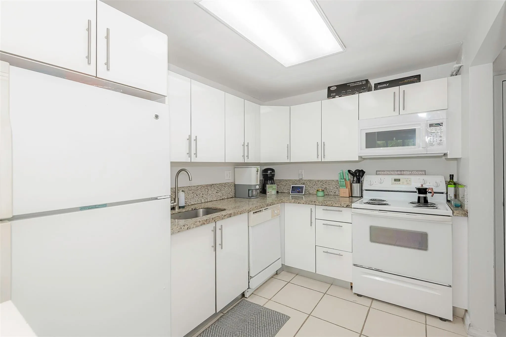 100 Lakeview Dr, #206