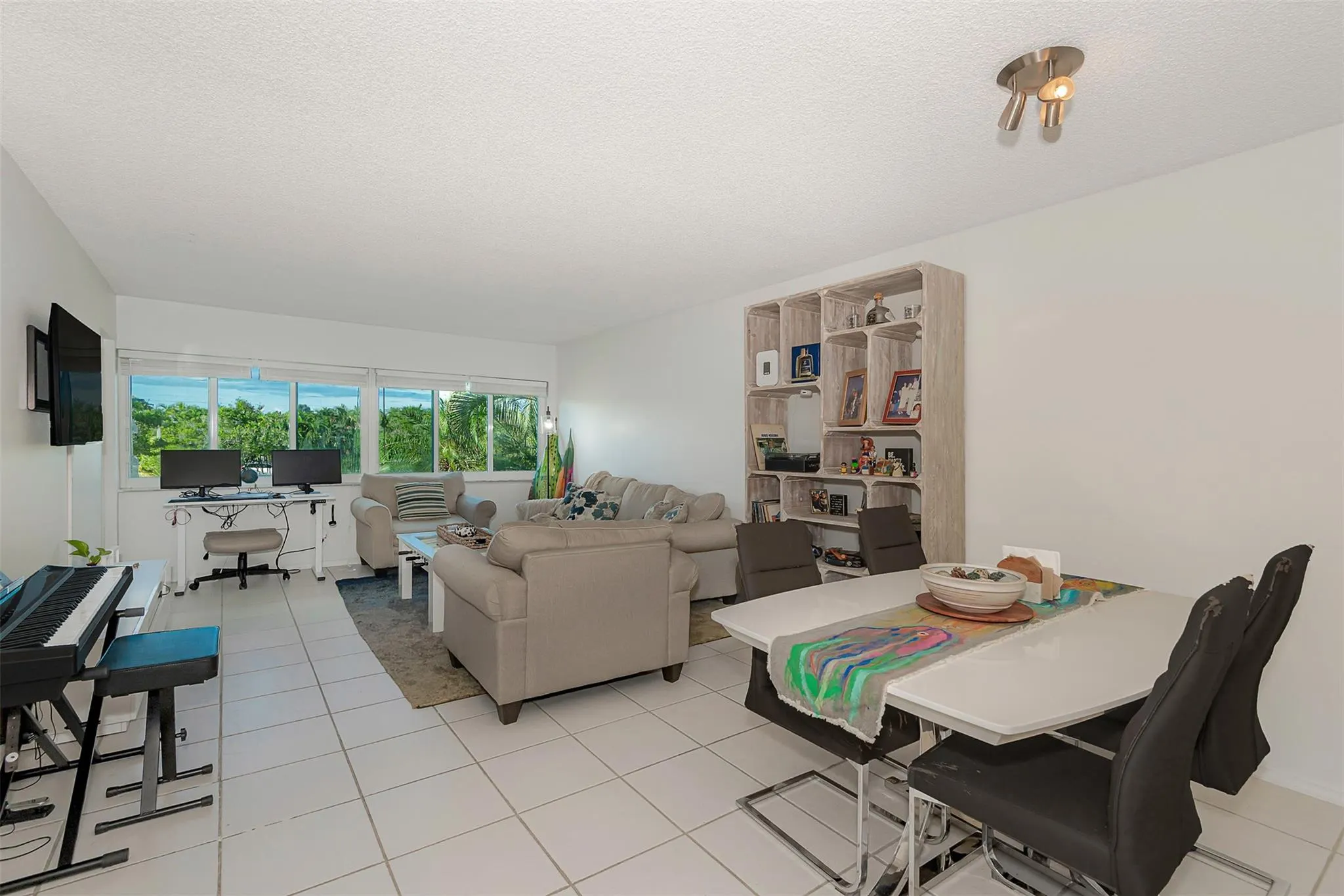 100 Lakeview Dr, #206