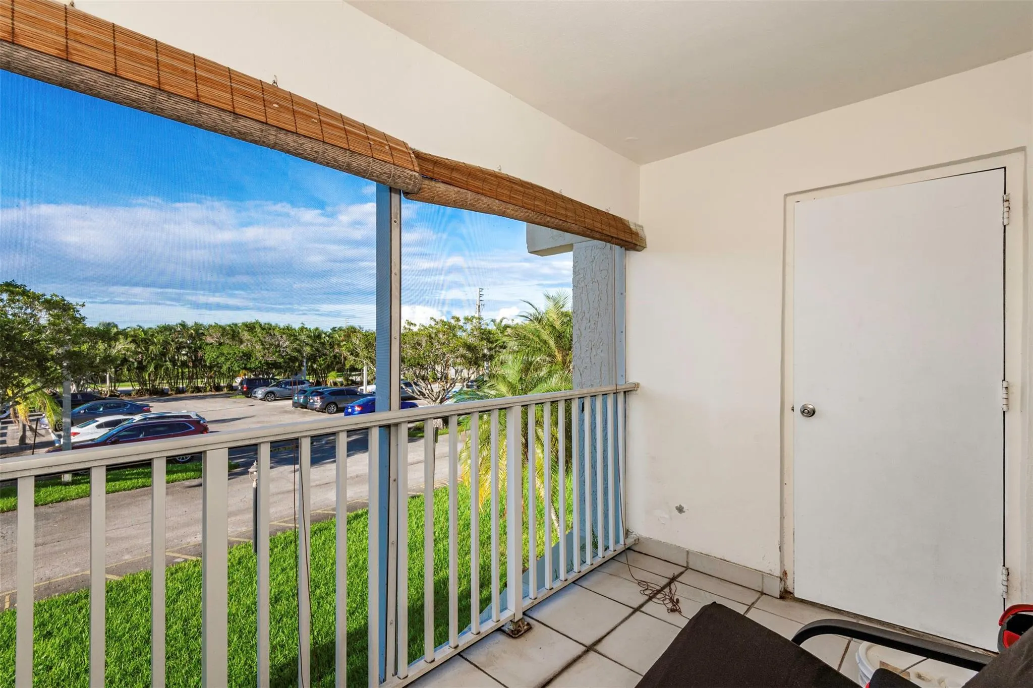 100 Lakeview Dr, #206