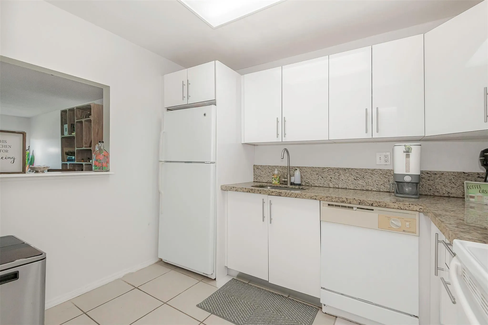 100 Lakeview Dr, #206