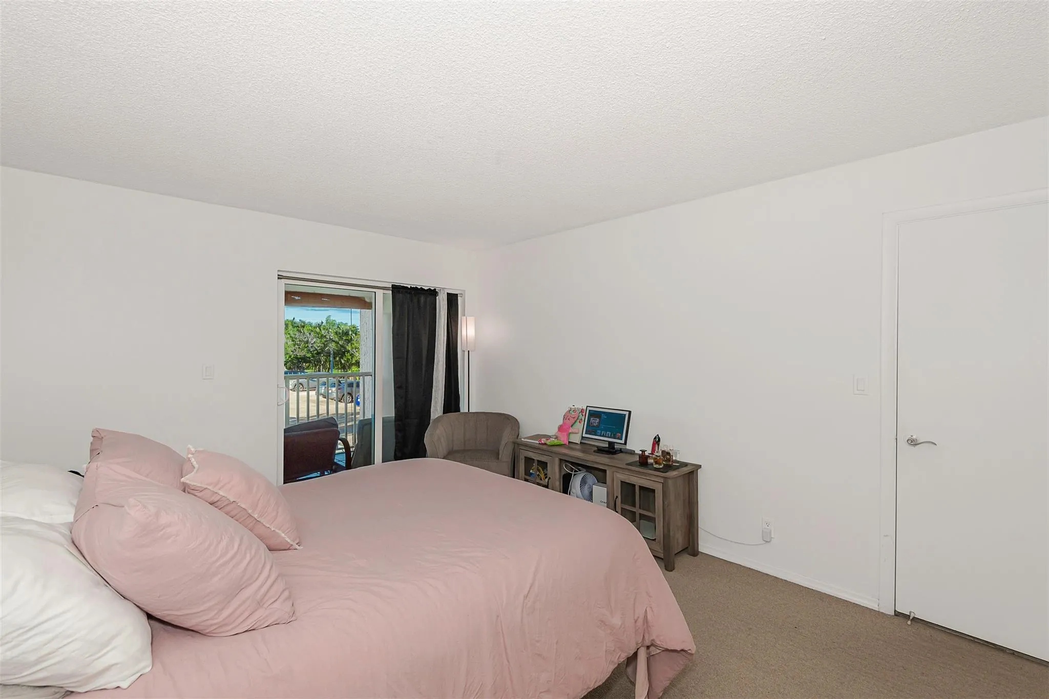 100 Lakeview Dr, #206