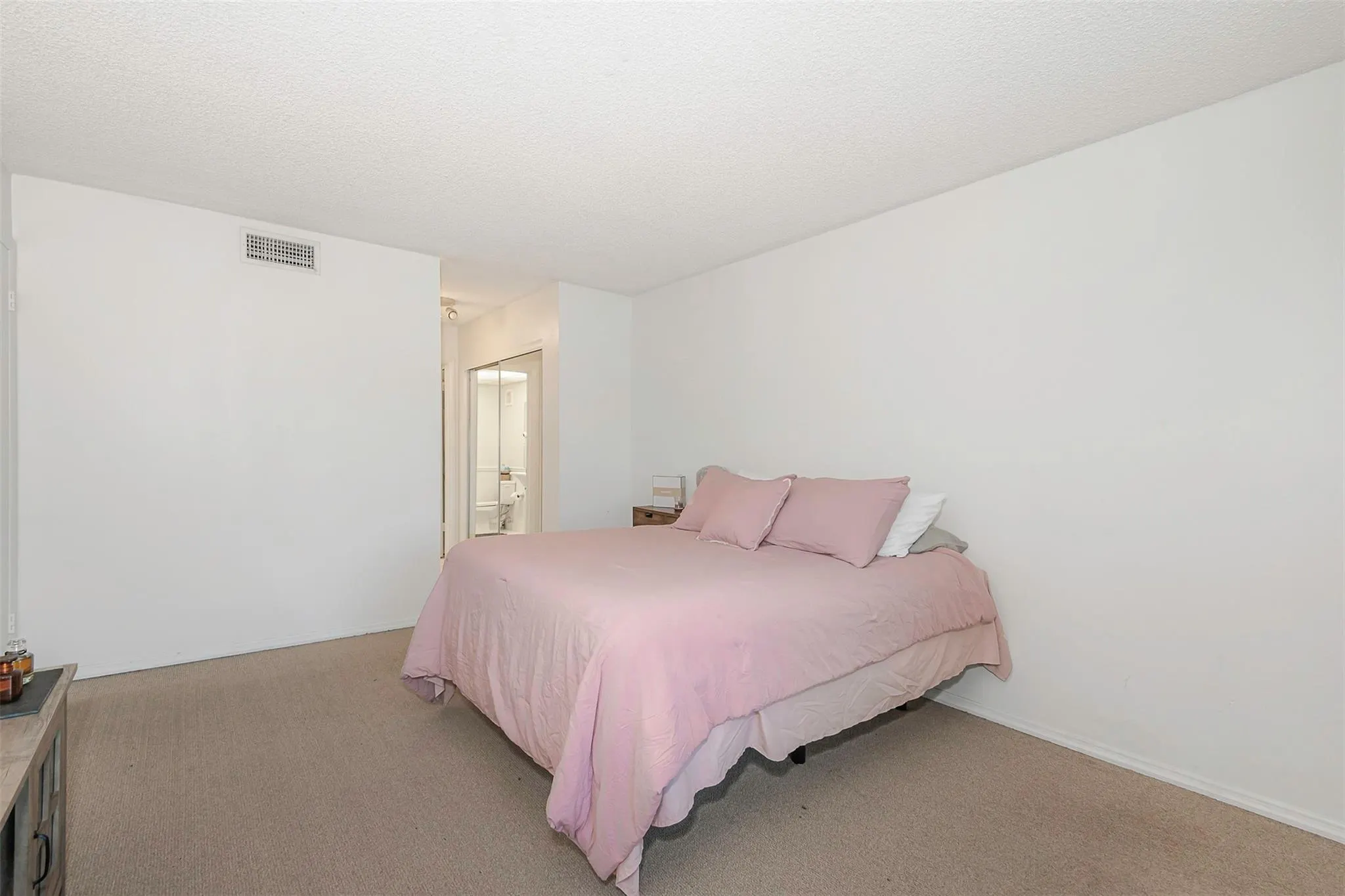 100 Lakeview Dr, #206