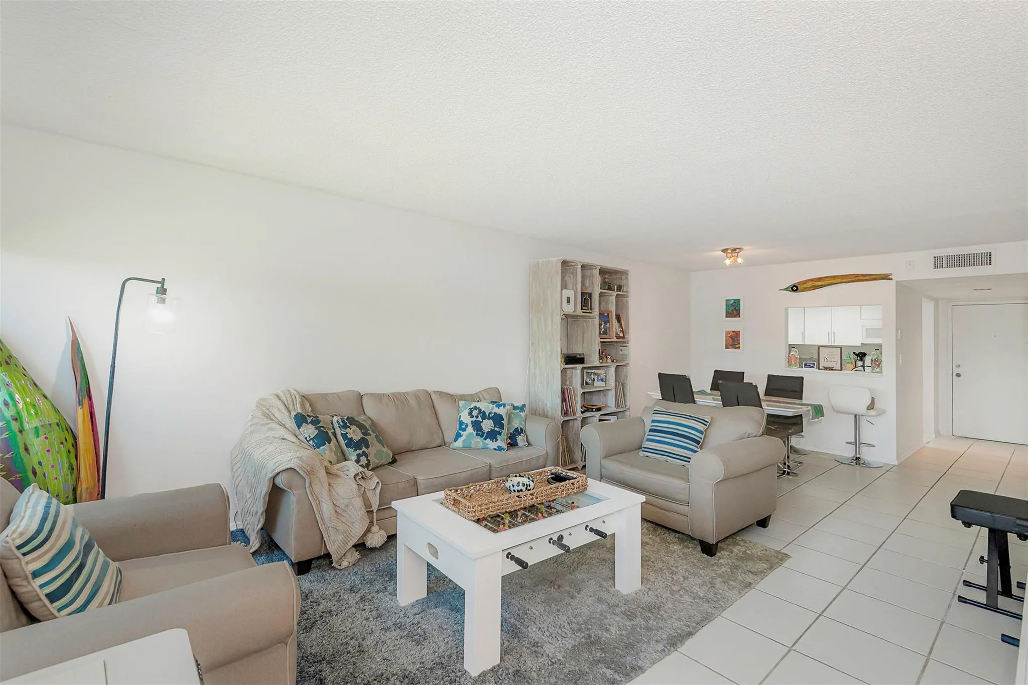100 Lakeview Dr, #206