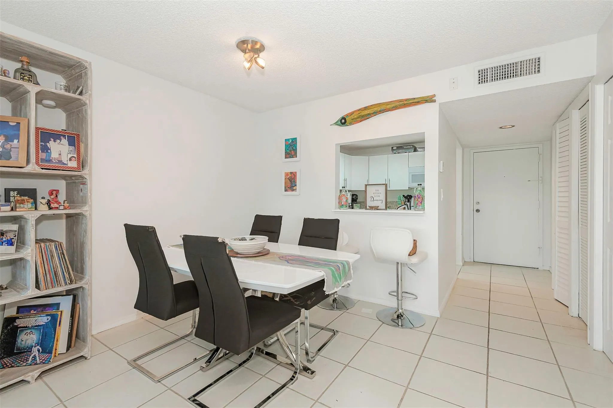 100 Lakeview Dr, #206