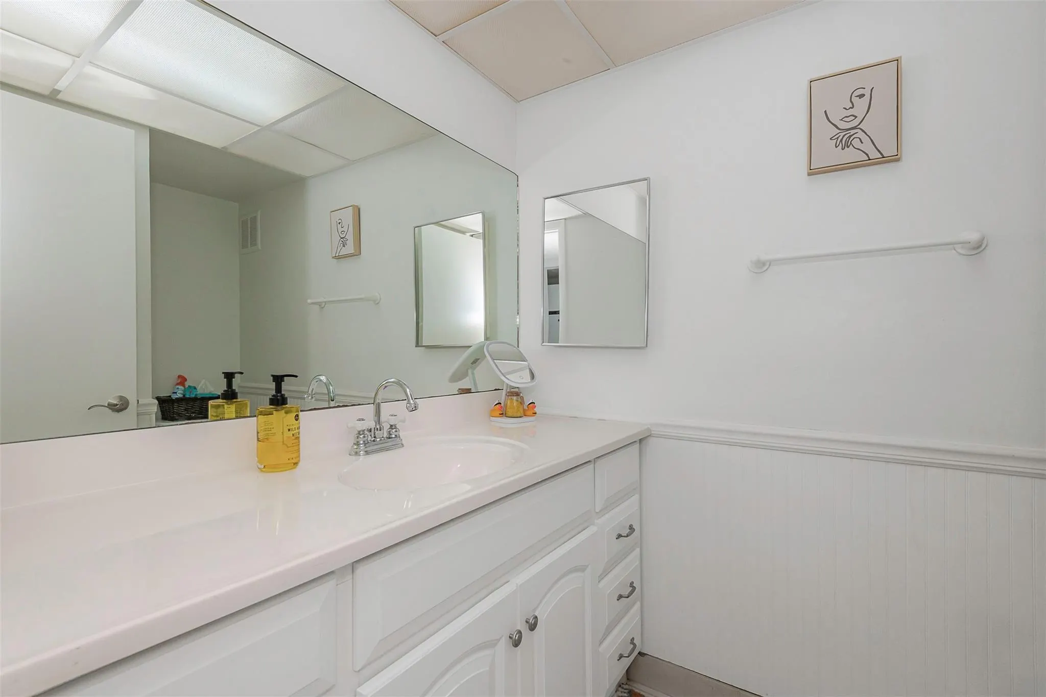 100 Lakeview Dr, #206
