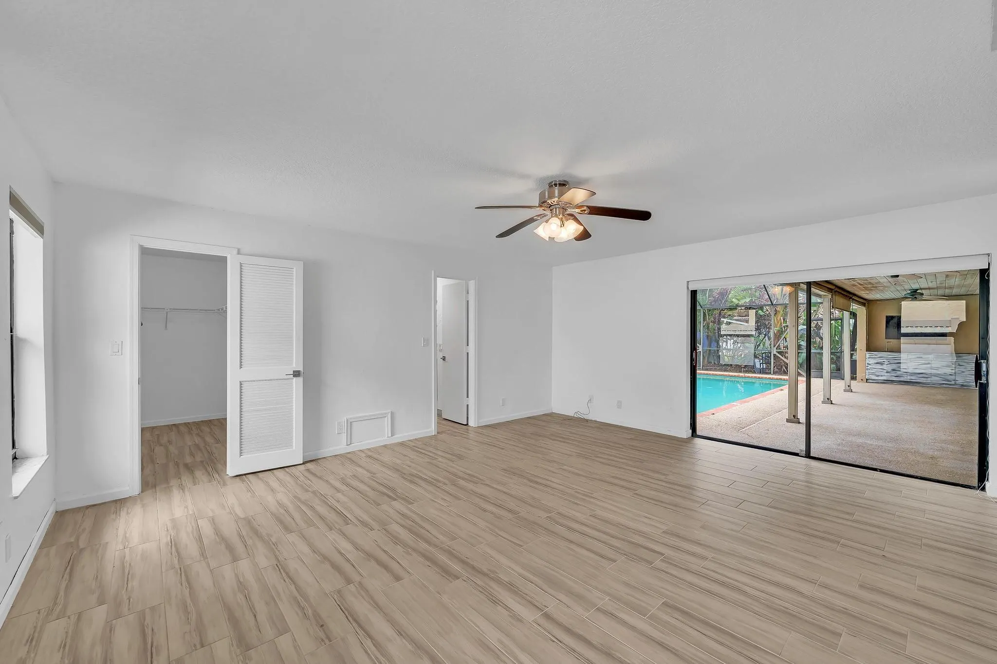 303 NW 105th Ter