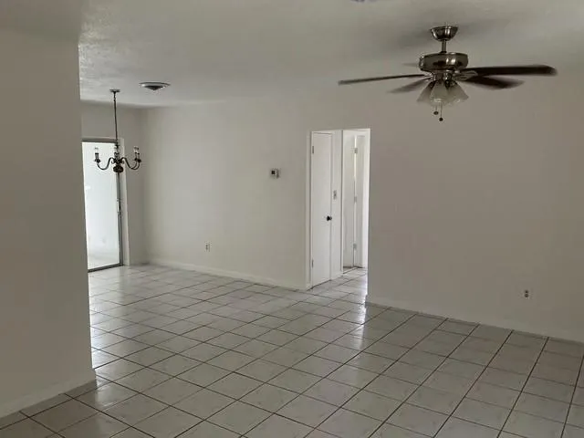 4460 NW 4th St