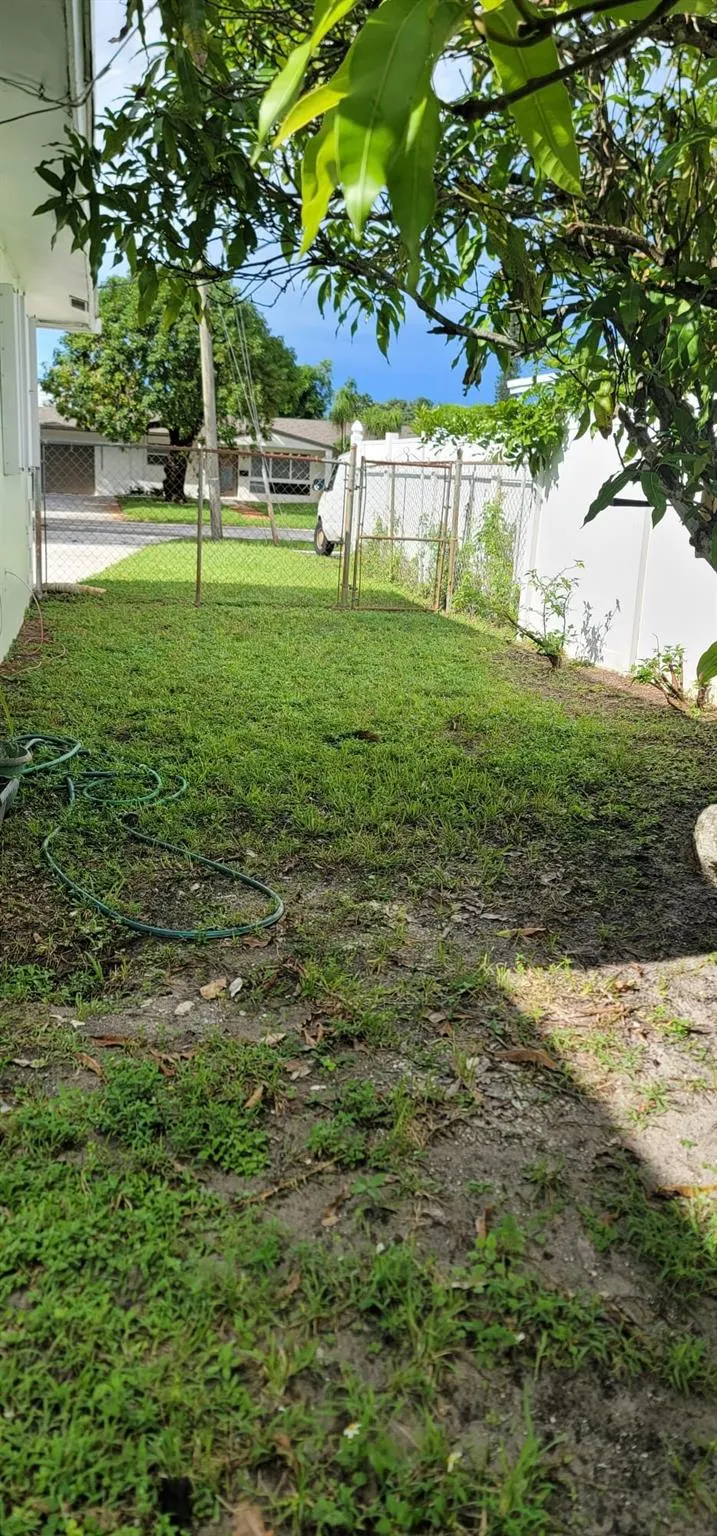 4460 NW 4th St