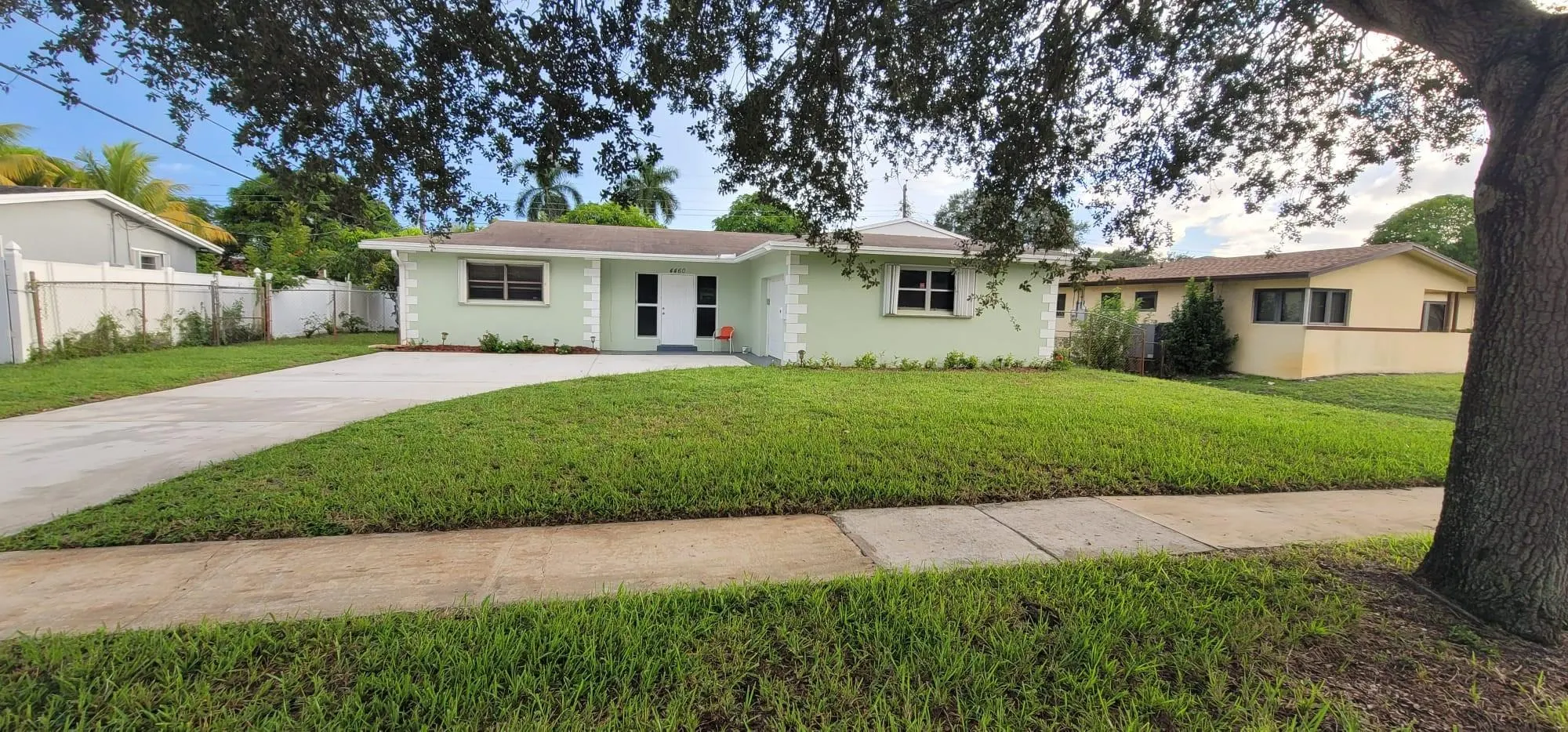 4460 NW 4th St