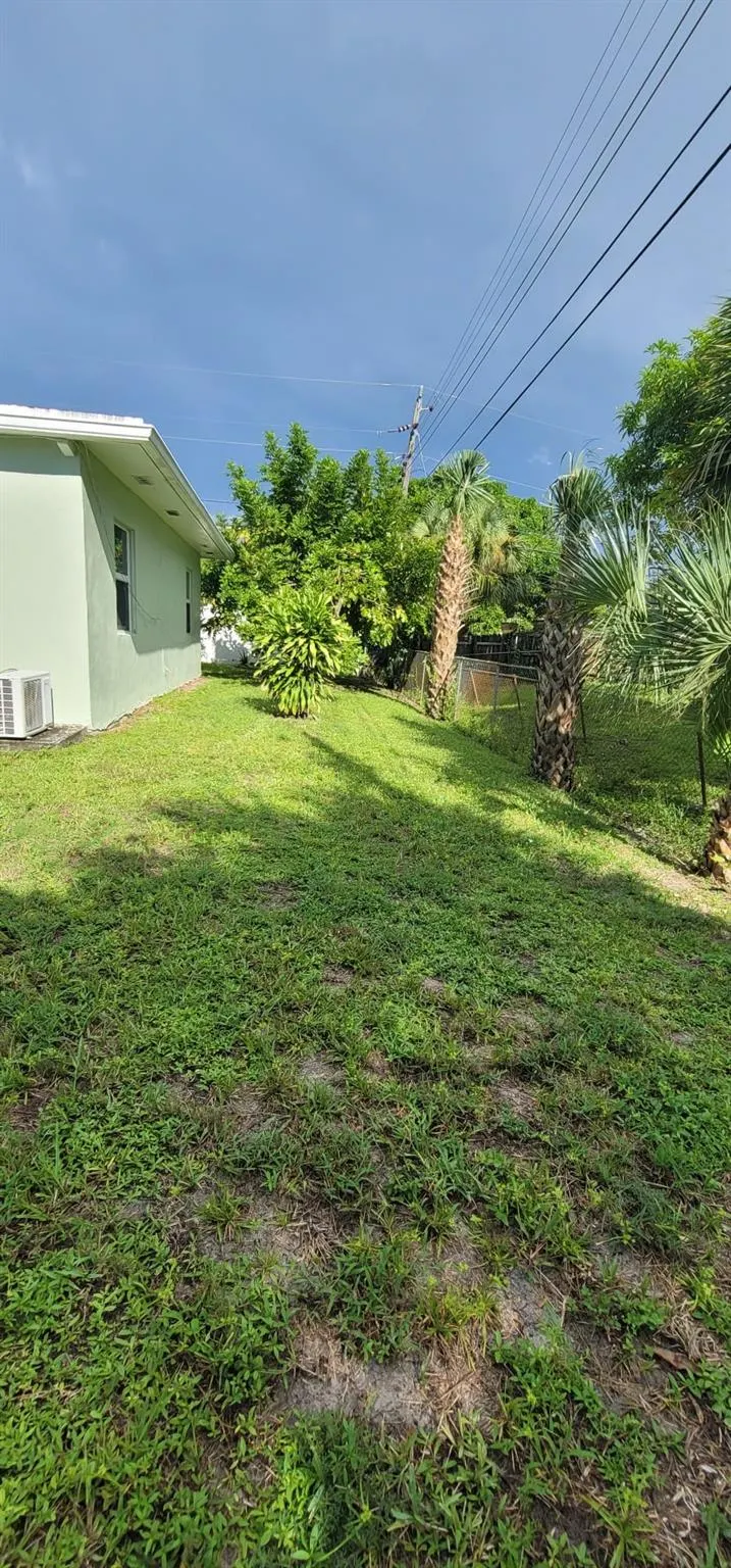 4460 NW 4th St
