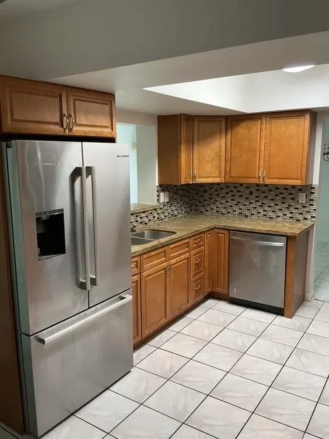 4460 NW 4th St