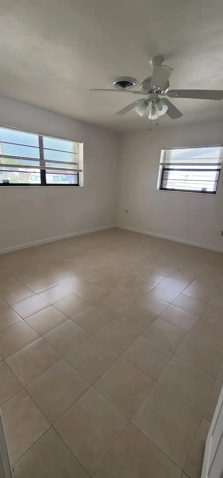 4460 NW 4th St