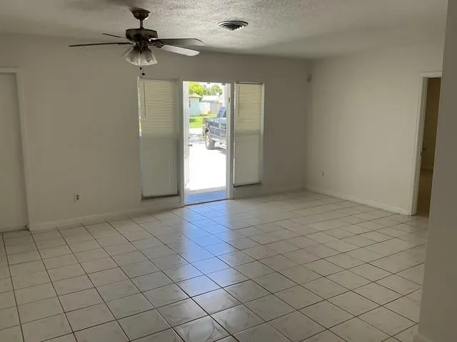 4460 NW 4th St