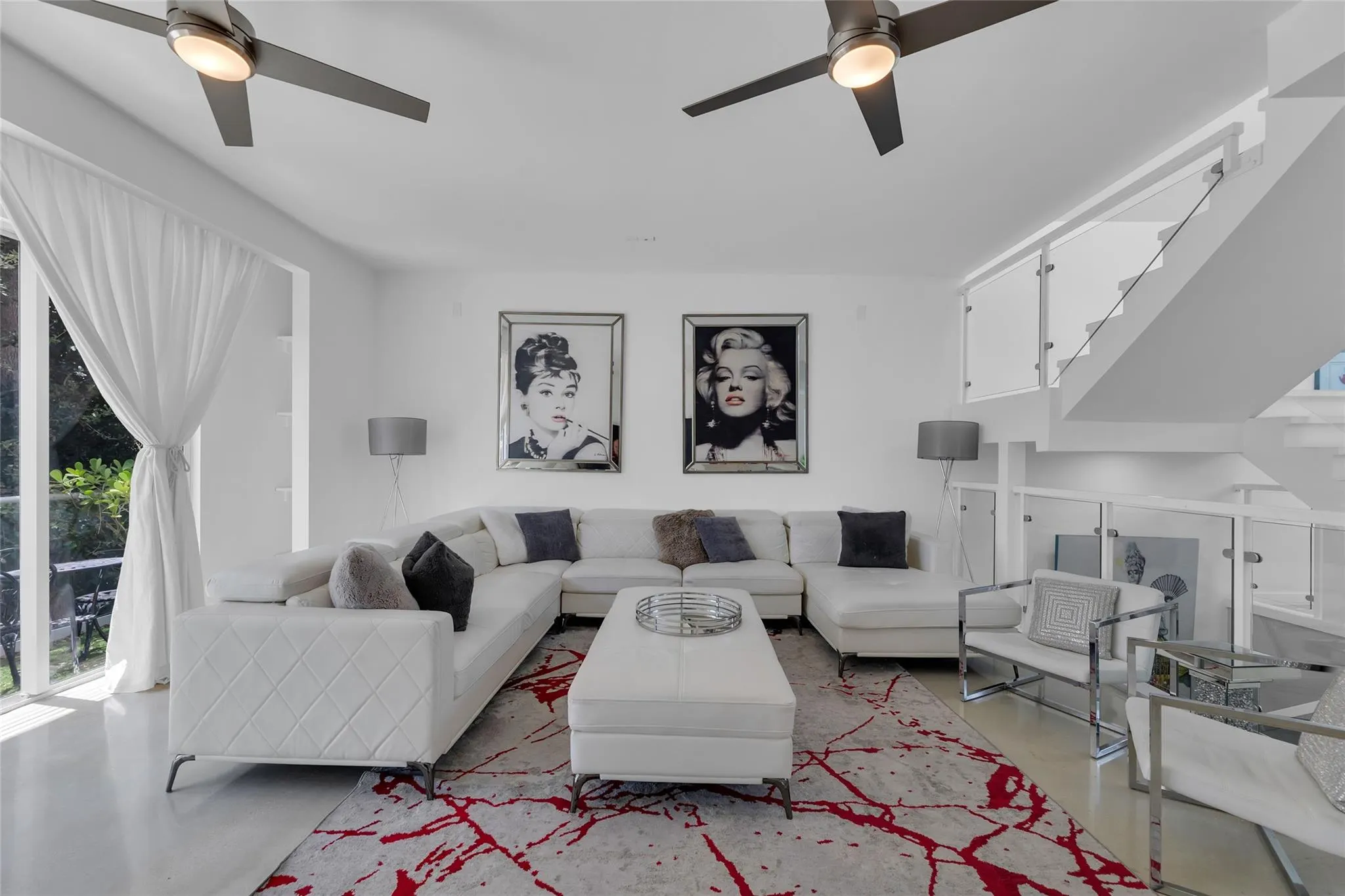 303 SW 9th St