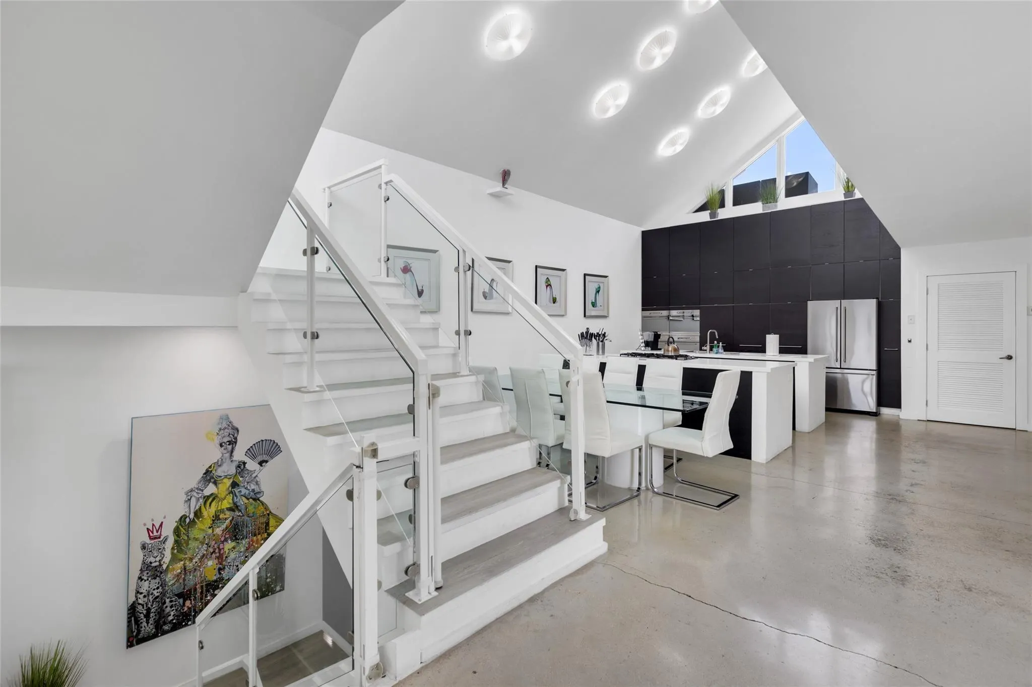 303 SW 9th St