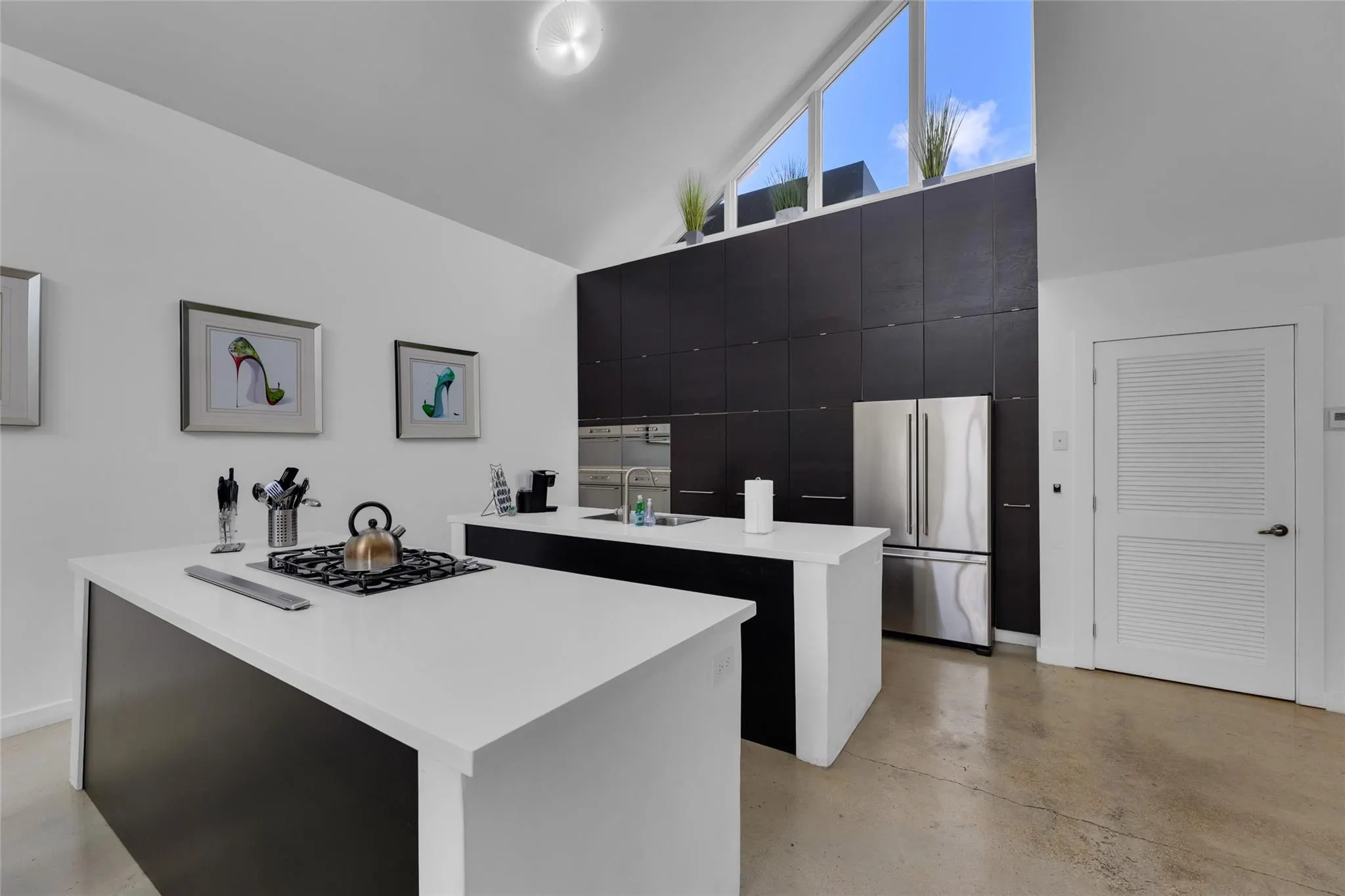 303 SW 9th St