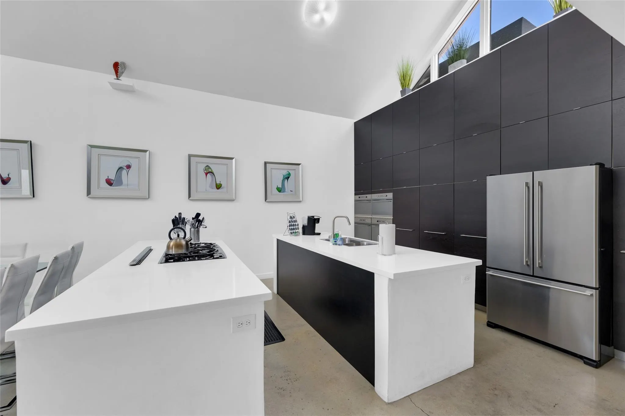 303 SW 9th St
