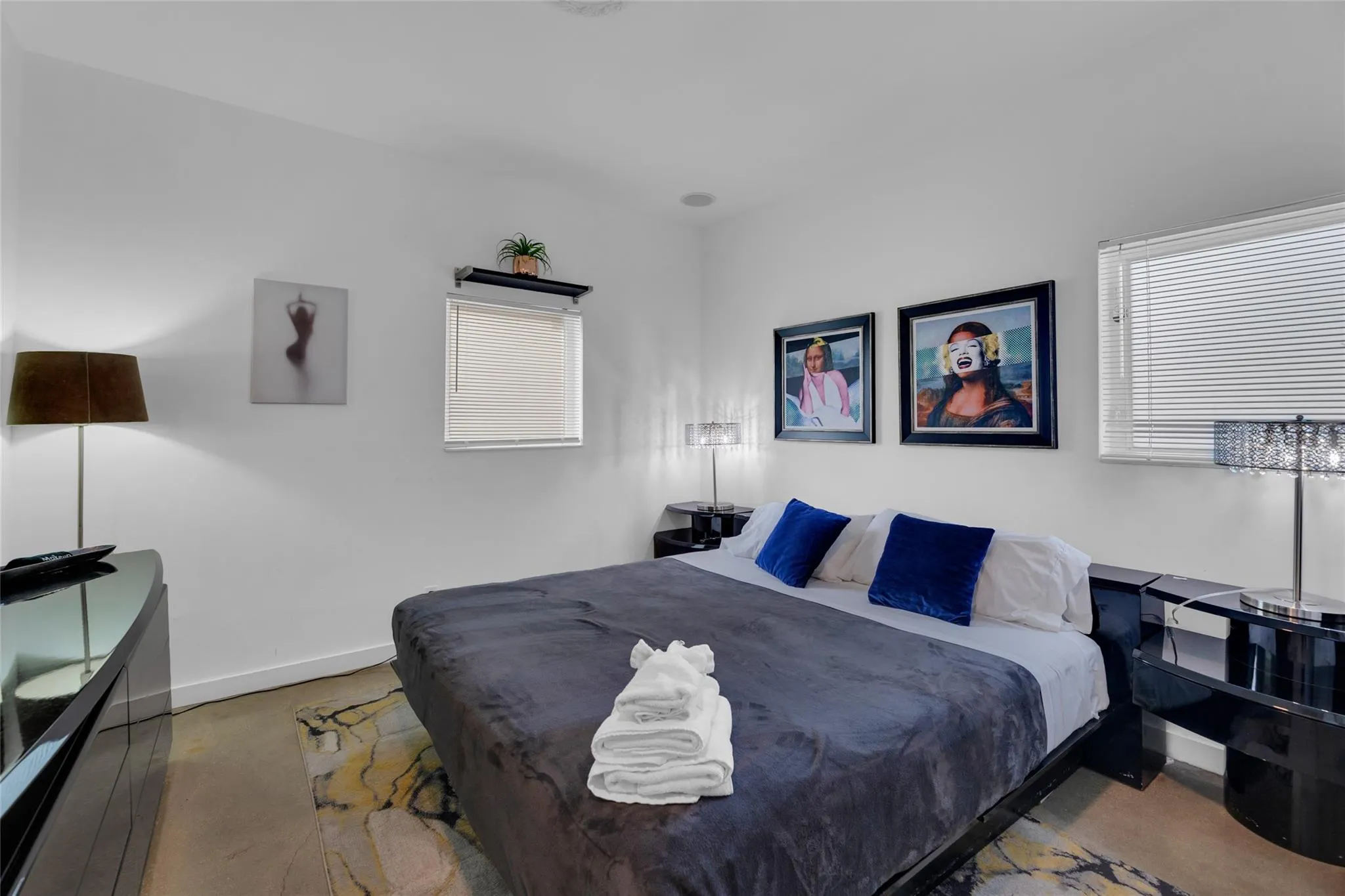 303 SW 9th St