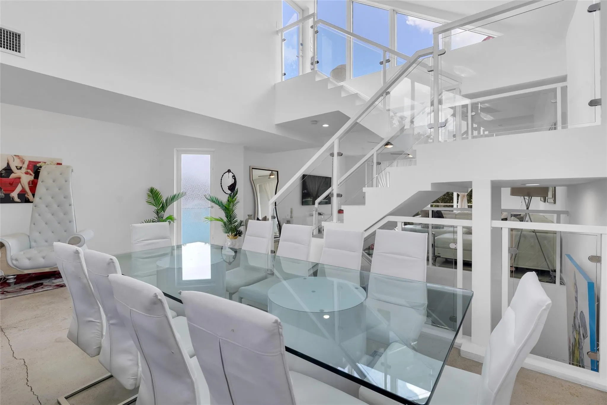 303 SW 9th St
