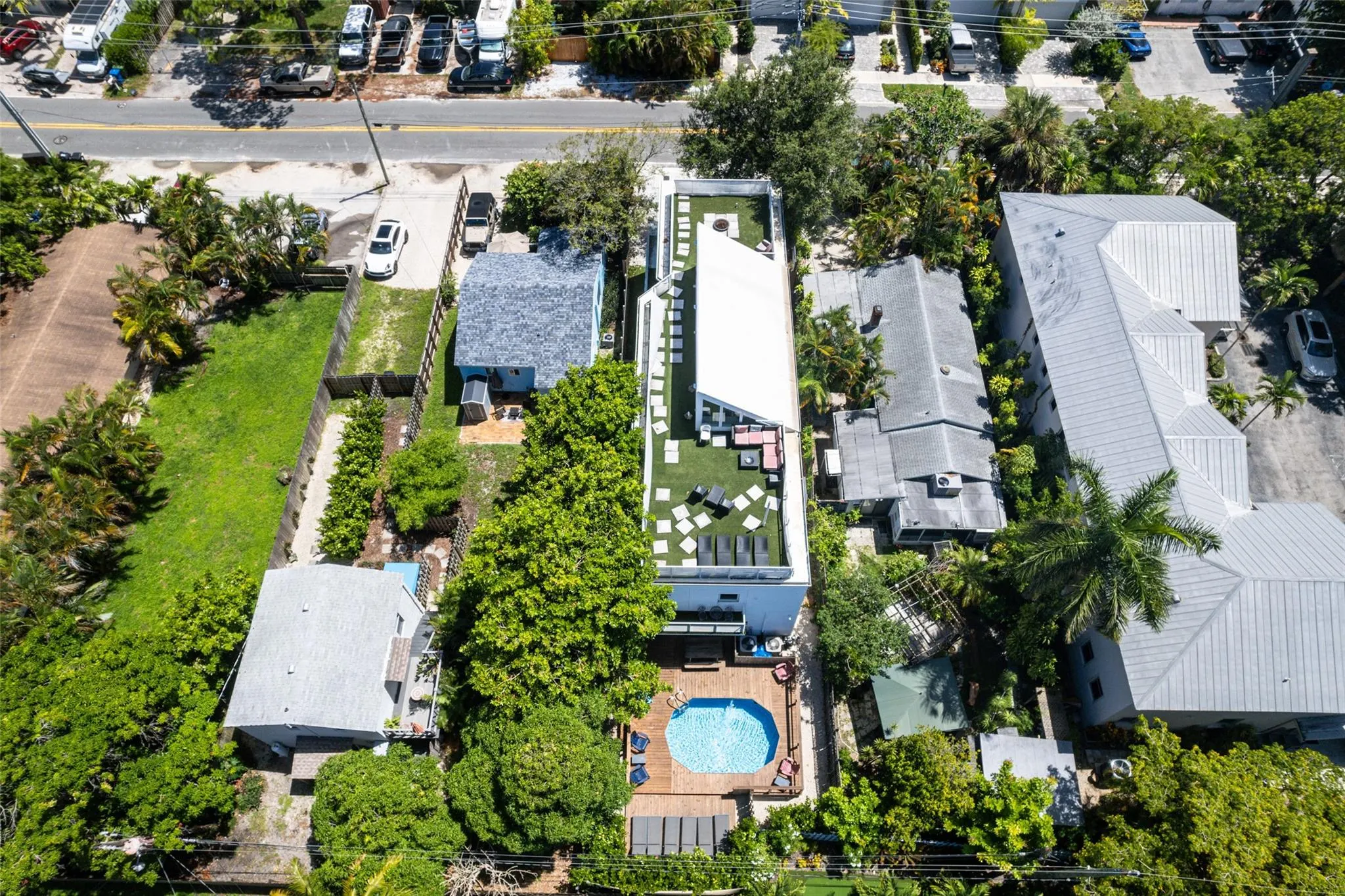 303 SW 9th St