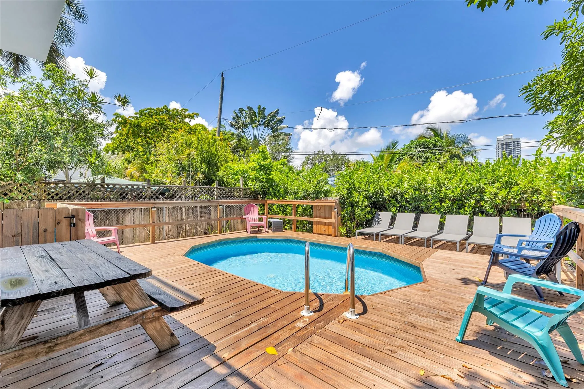 303 SW 9th St