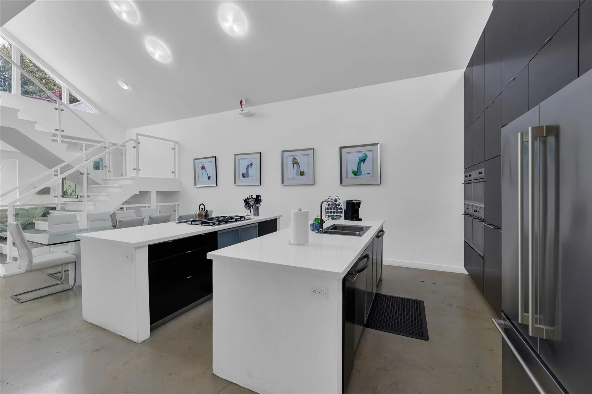 303 SW 9th St