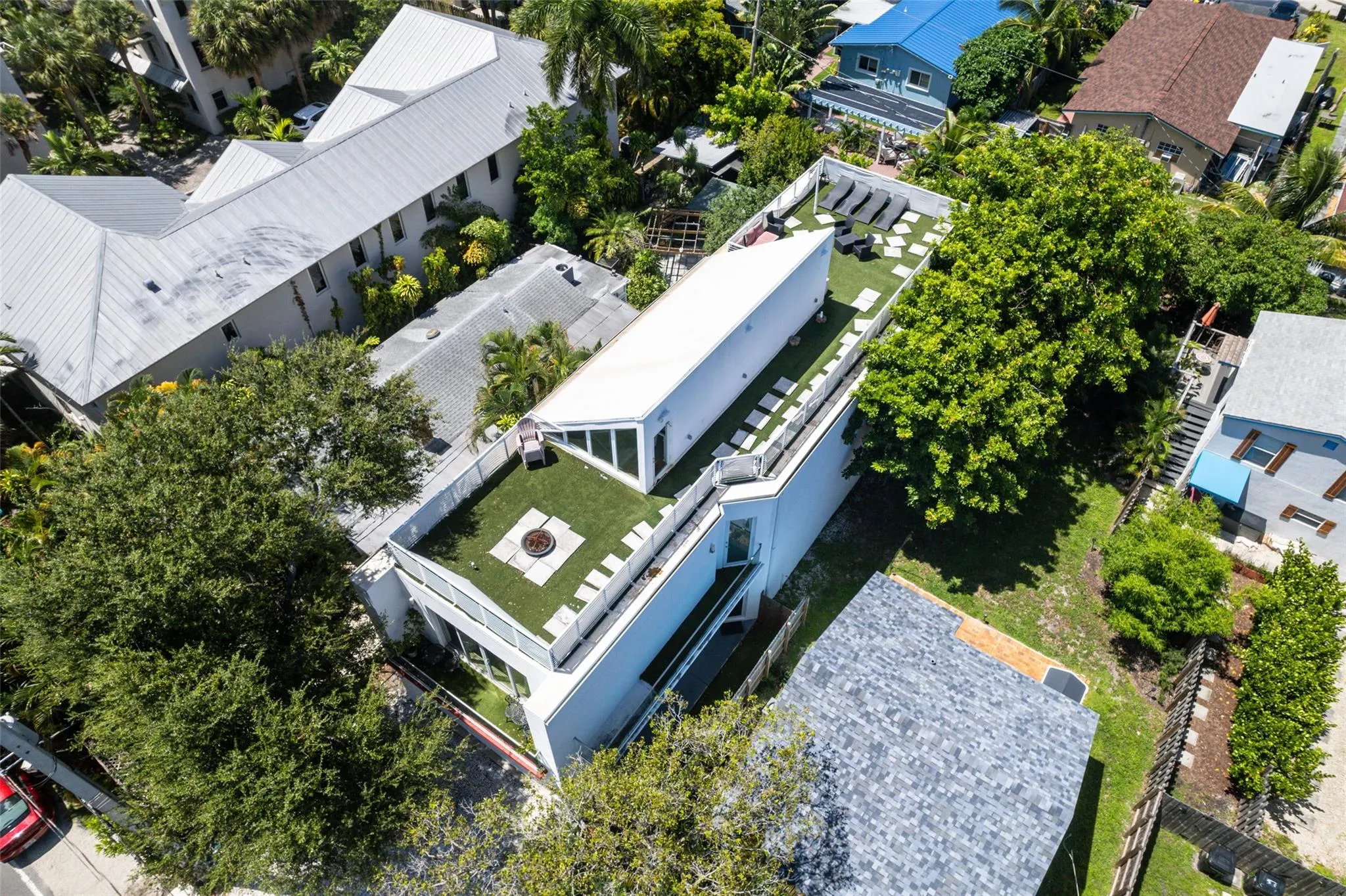 303 SW 9th St