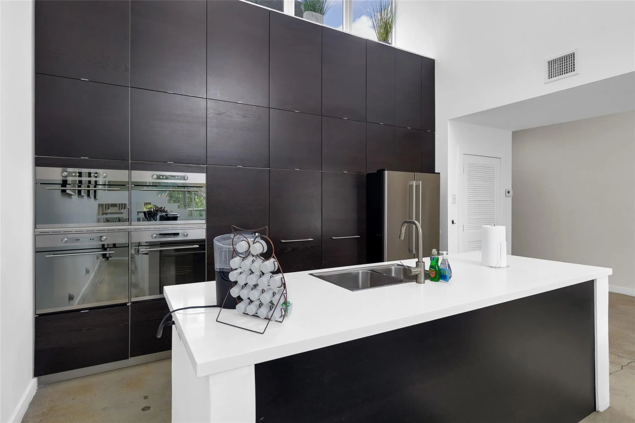 303 SW 9th St