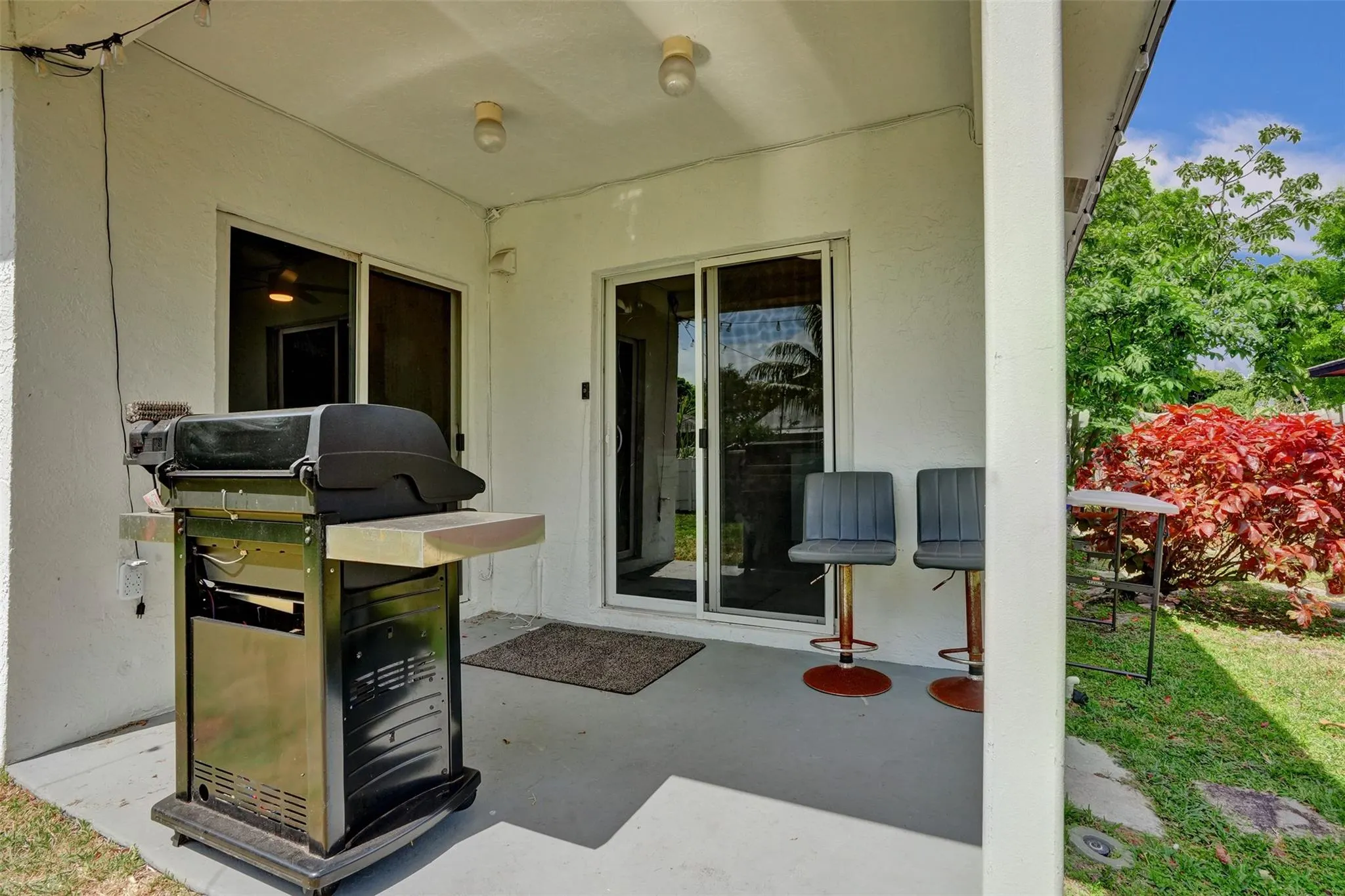 1590 NW 7th Ln