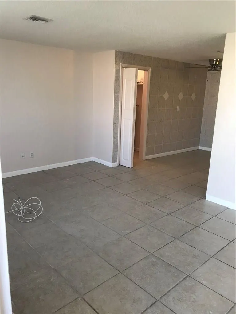 361 NE 30th St, #2