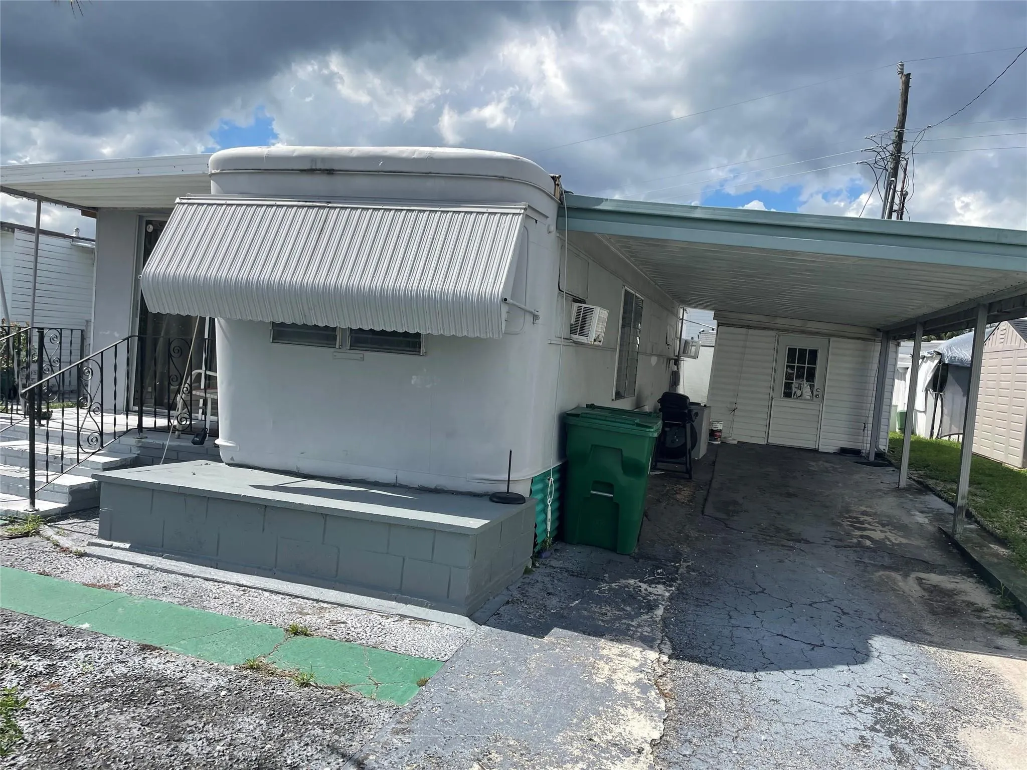 8633 SW 15th Ct