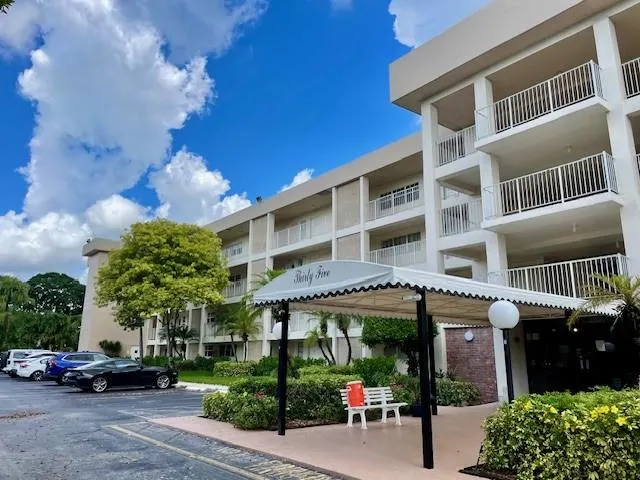 3151 S Palm Aire Dr, #307