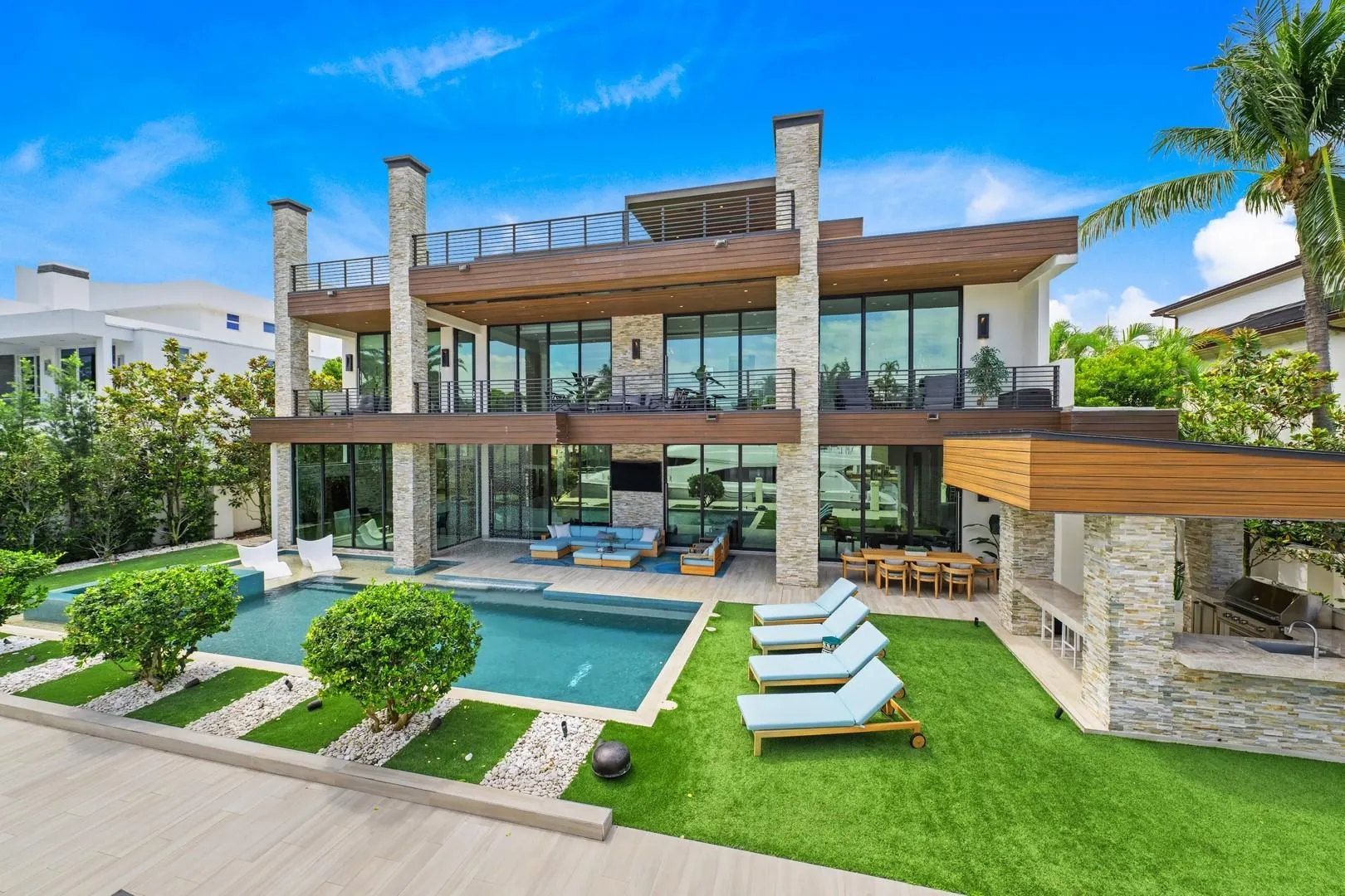 2437 Delmar Pl