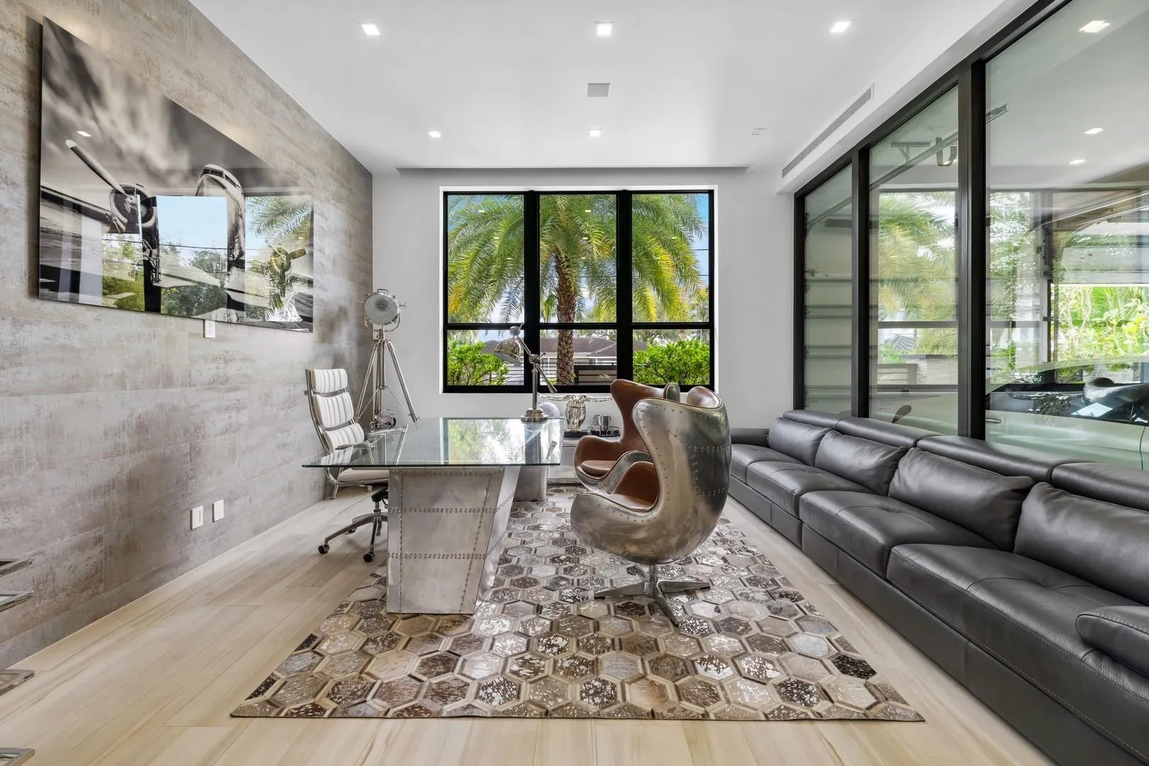2437 Delmar Pl
