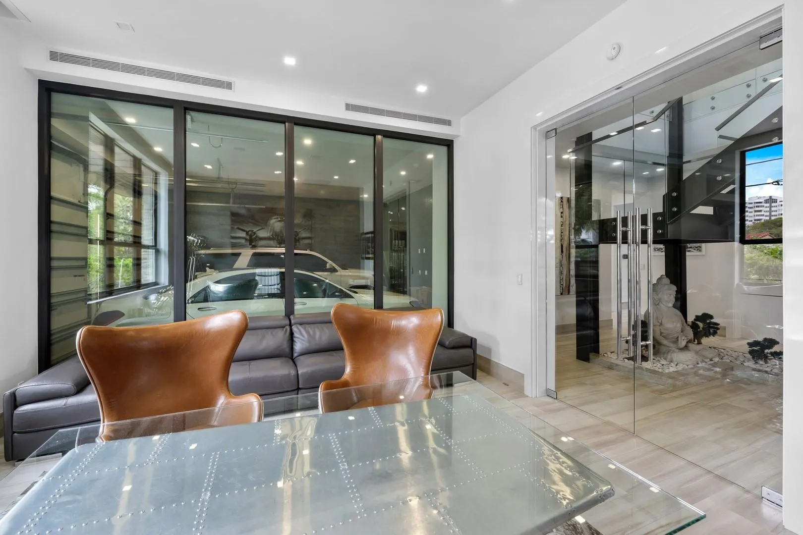 2437 Delmar Pl
